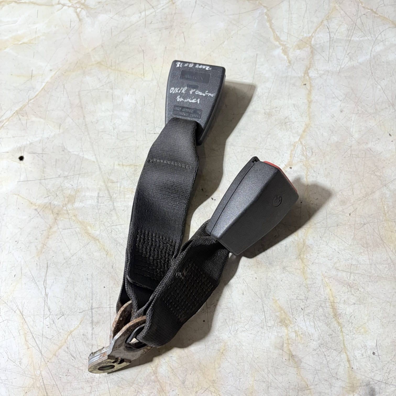 BMW 3 E46 Driver Rear Middle Seat Buckle 8226039 8226038