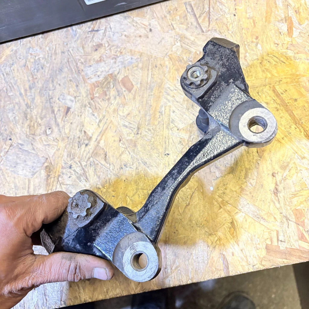 CITROEN C4 PICASSO MK1 2007-2013 FRONT RIGHT BRAKE CALIPER CARRIER BRACKET