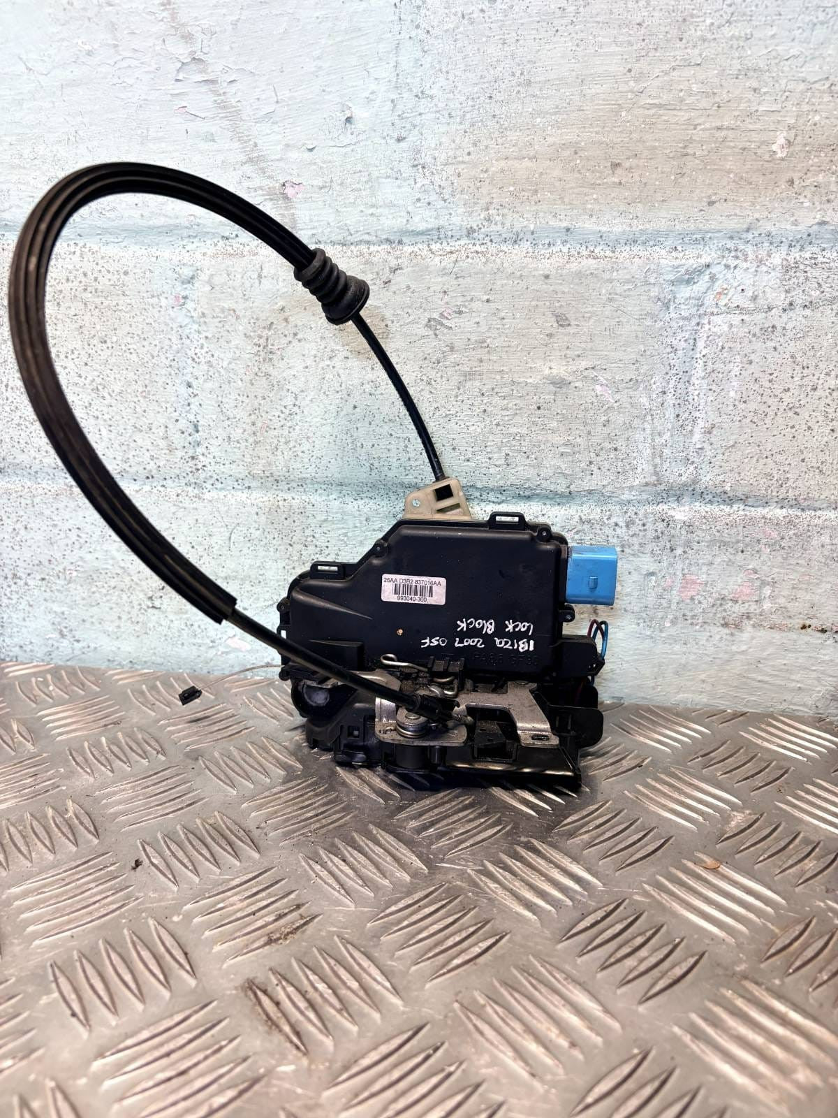 2006-2009 IBIZA 6L2 Door Solenoid SEAT Hatchback Right Front Door Lock Block