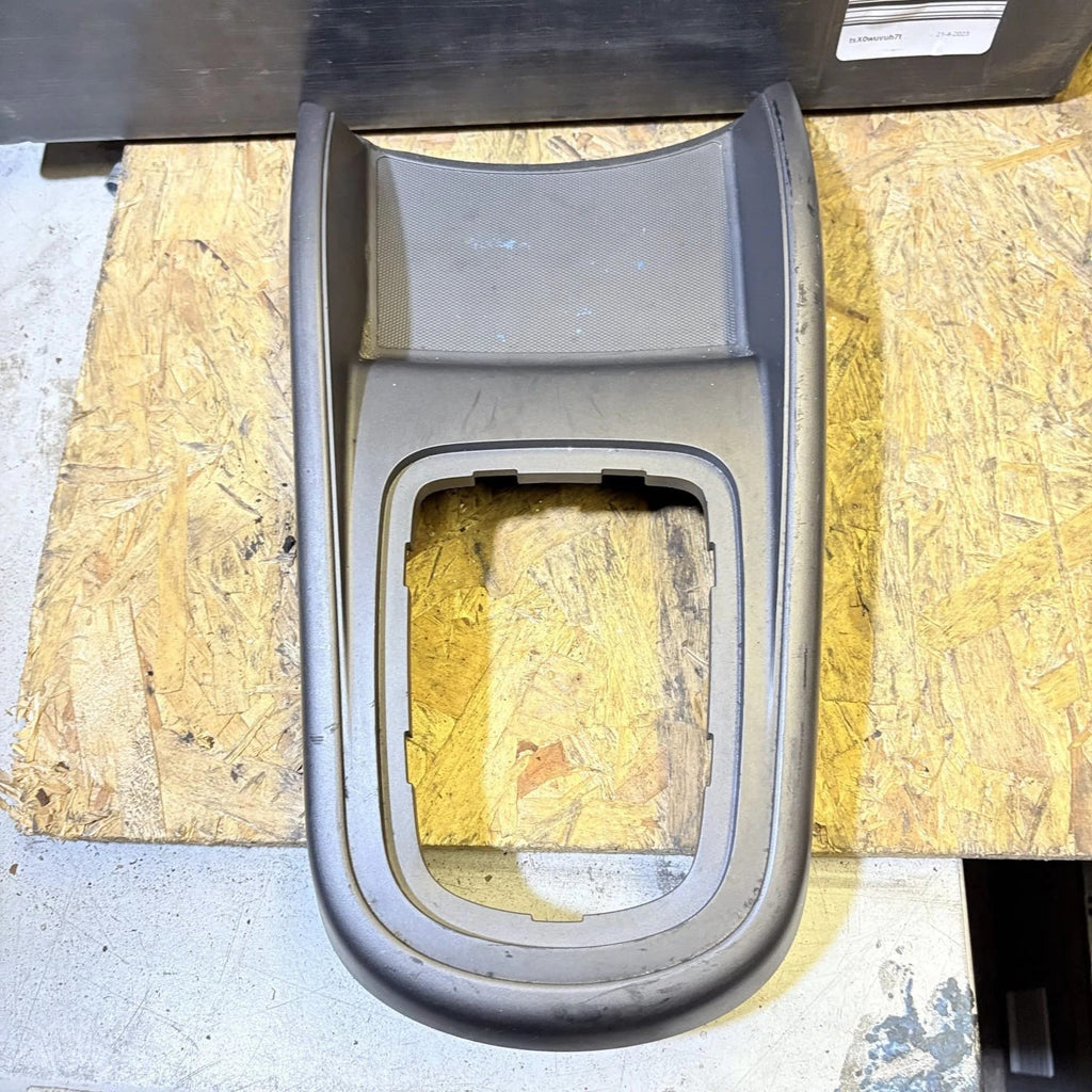 KIA SOUL CENTRE CONSOLE GEARSTICK SURROUND TRIM PANEL 84651-2K900 2010