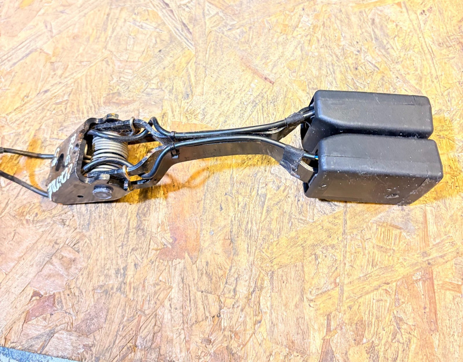 Citroen C6 2005-2012 Rear Centre/Middle Seat Belt Buckle 305540510A