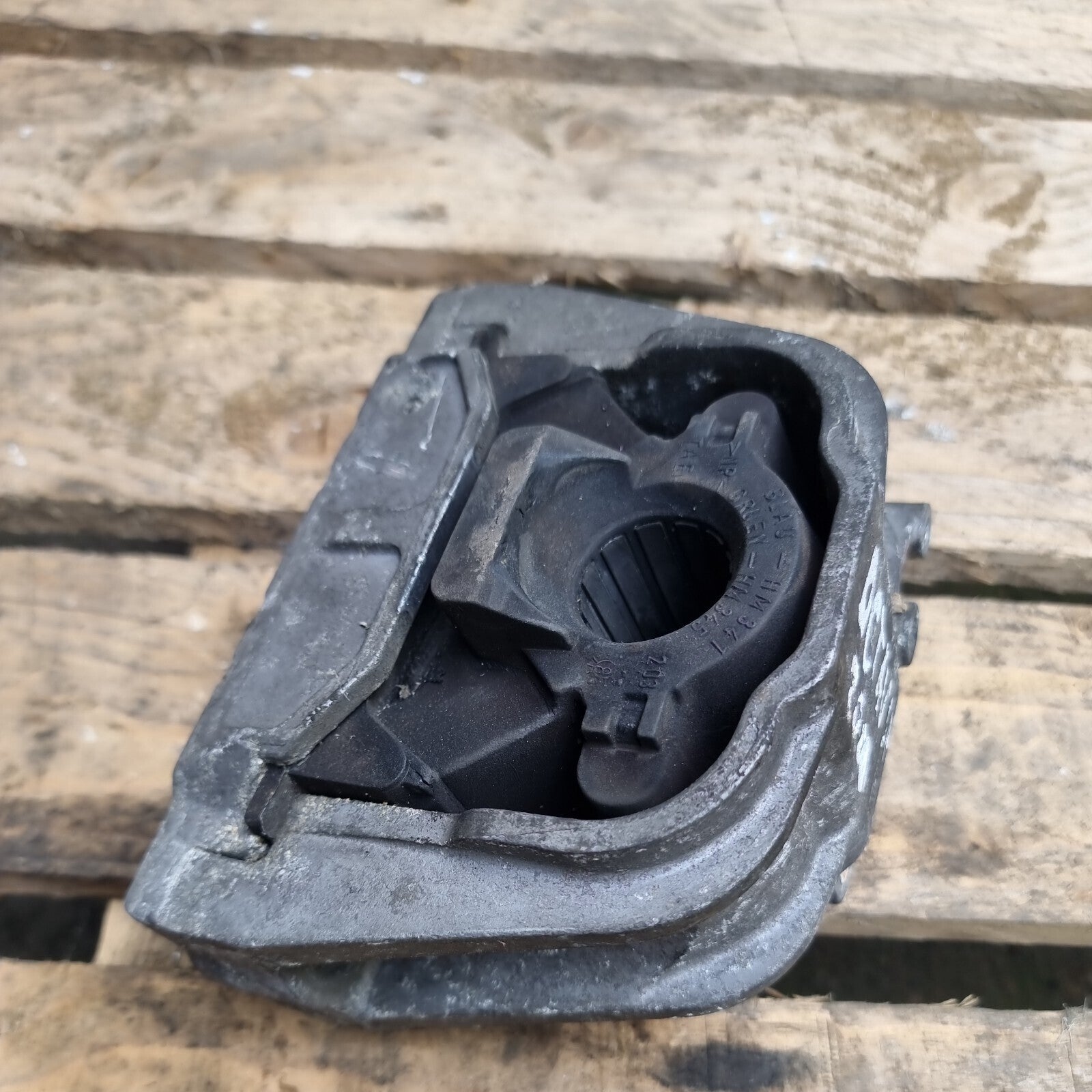 Skoda Octavia 2004-2011-Driver Right Side Engine Mount-1K0199262 (A89)