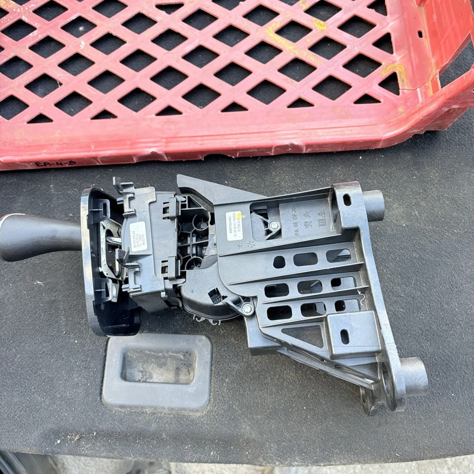 PEUGEOT 3008 2012 AUTOMATIC GEAR SELECTOR SHIFTER 9687024580