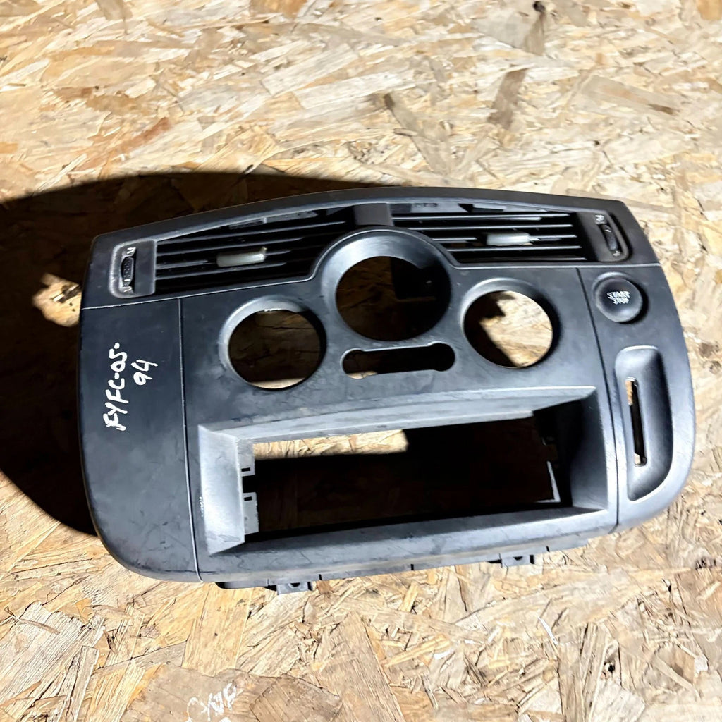Renault Scenic Mk2 2003?2009 Centre Dash Radio Stereo Fascia Surround Panel