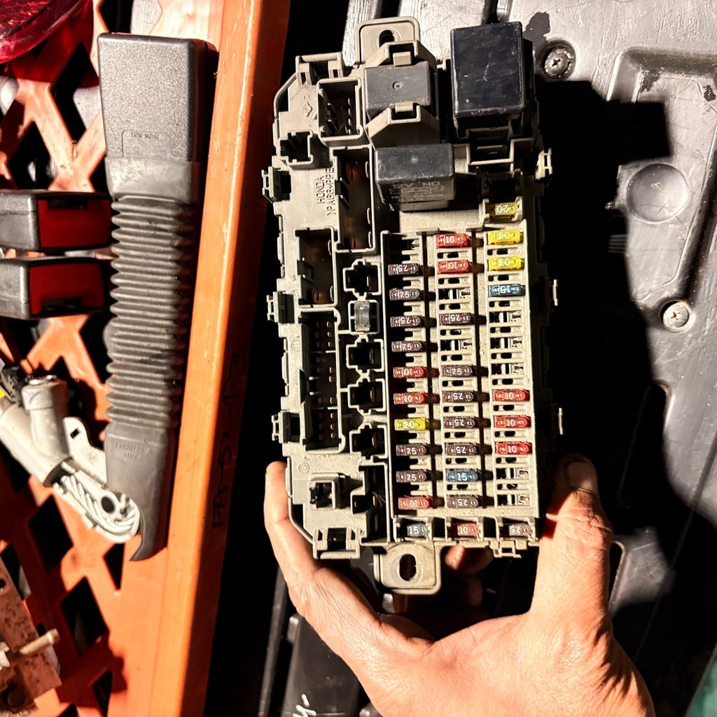 Honda Civic 95-00/CR-V 97-01 Fuse Box/ICU 38600-S04-G1 Mitsuba