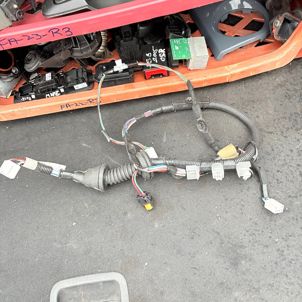 PEUGEOT 108 MK1 2014-2018 5DR OSF DRIVER FRONT DOOR WIRING LOOM 821510H390D