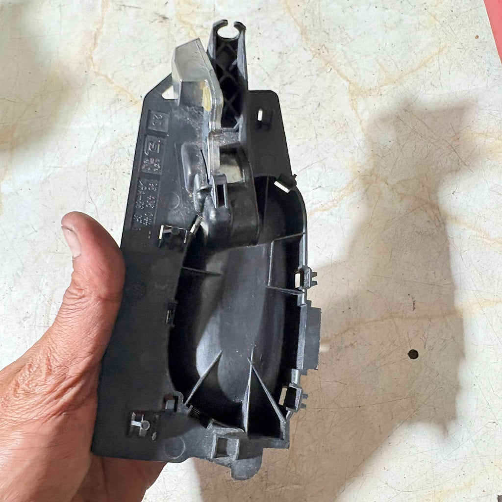 PEUGEOT 307 MK1 01-08 5DR FRONT DRIVER RIGHT INTERIOR DOOR HANDLE 9643604477