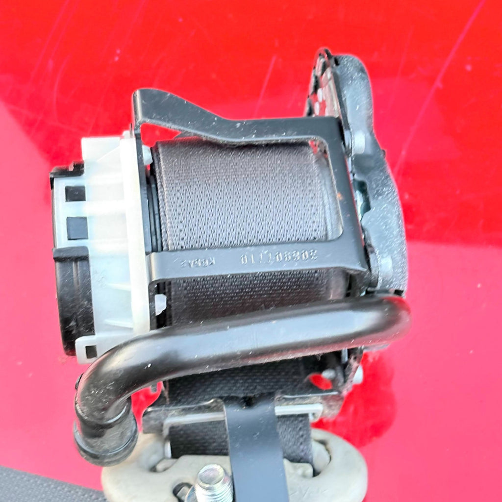 Nissan Navara 2015-Seatbelt