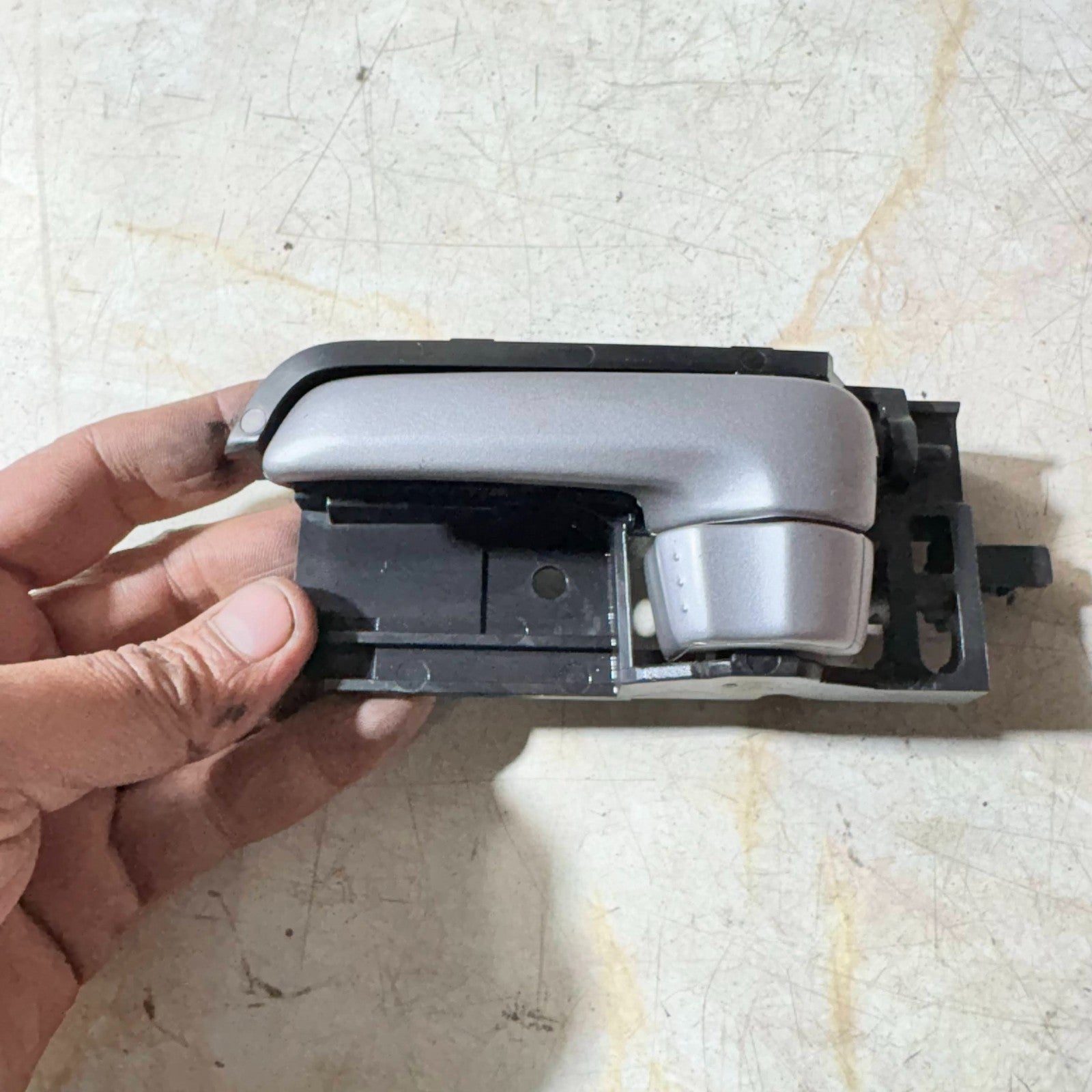 2005-2010 SUZUKI SWIFT 5DR PASSENGER SIDE REAR DOOR INNER HANDLE