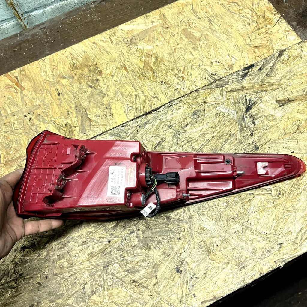 KIA SPORTAGE MK4 LEFT PASSENGER REAR LIGHT