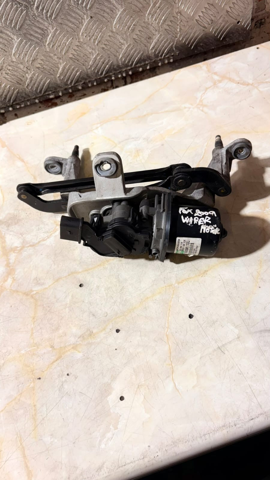 VW FOX FRONT WIPER MOTOR 2009