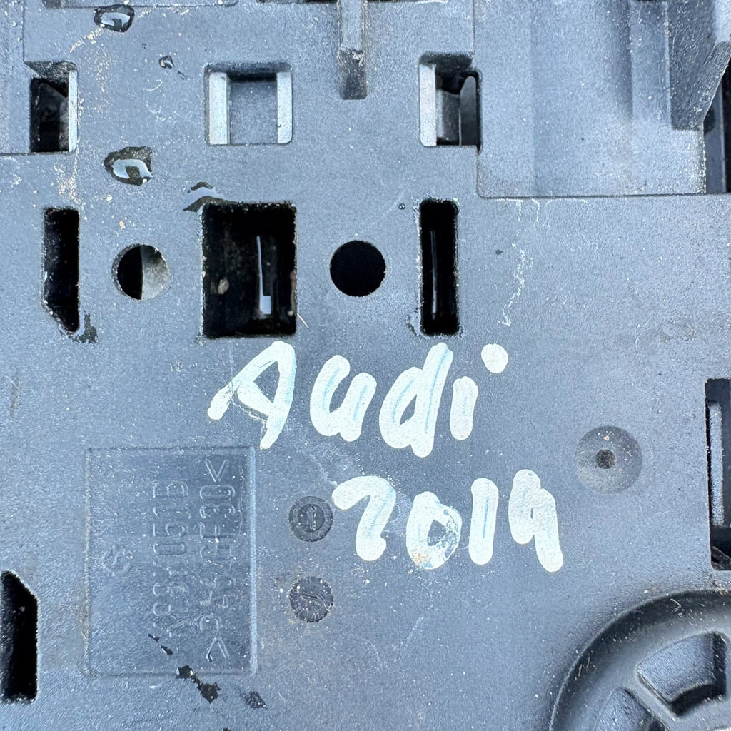 AUDI A4 B8 2.0 DIESEL FUSE RELAY POSITIVE TERMINAL K98K051B 2014