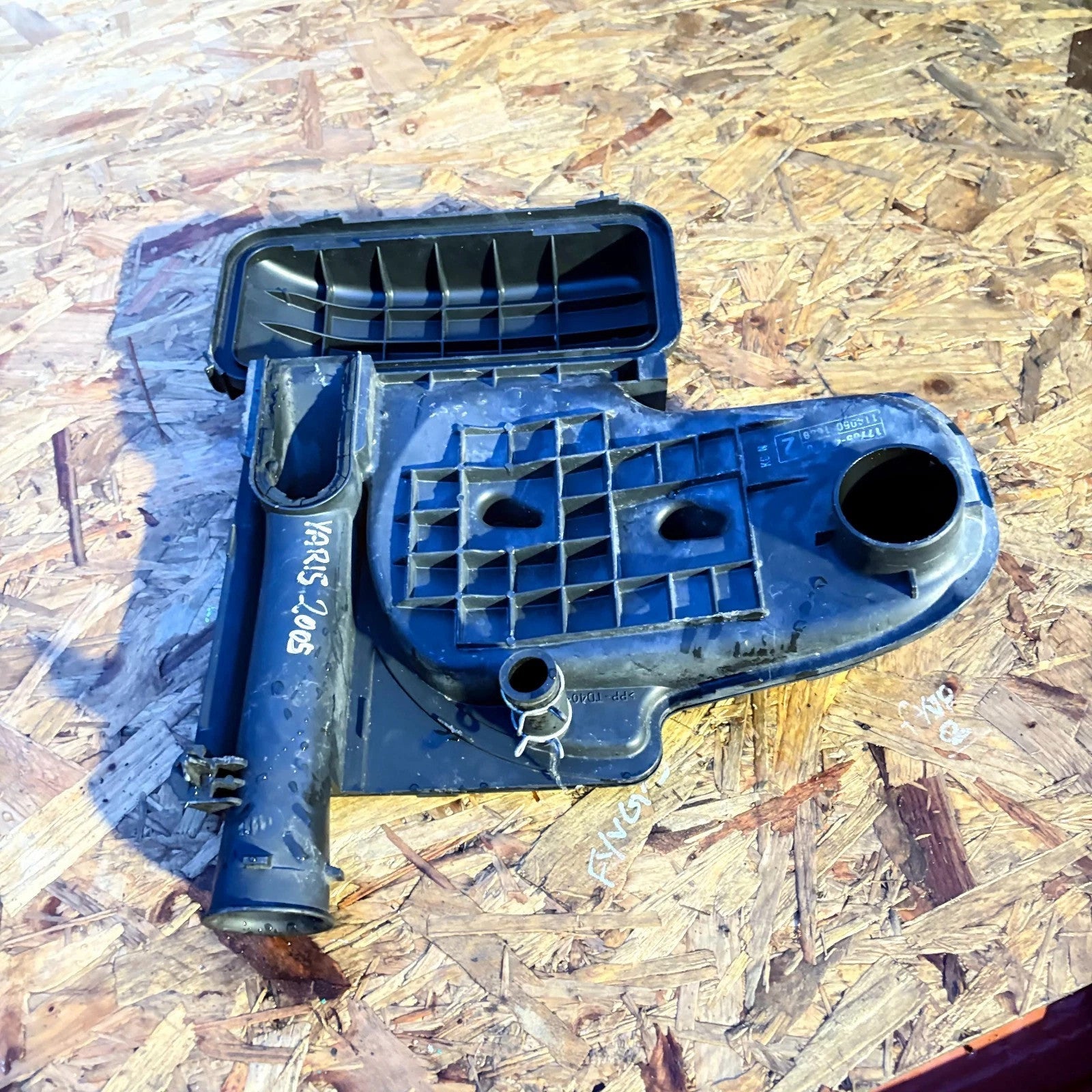 Toyota Yaris Mk2 20052011 1.0/1.3 VVT-i Engine Air Filter Box 17705-00020
