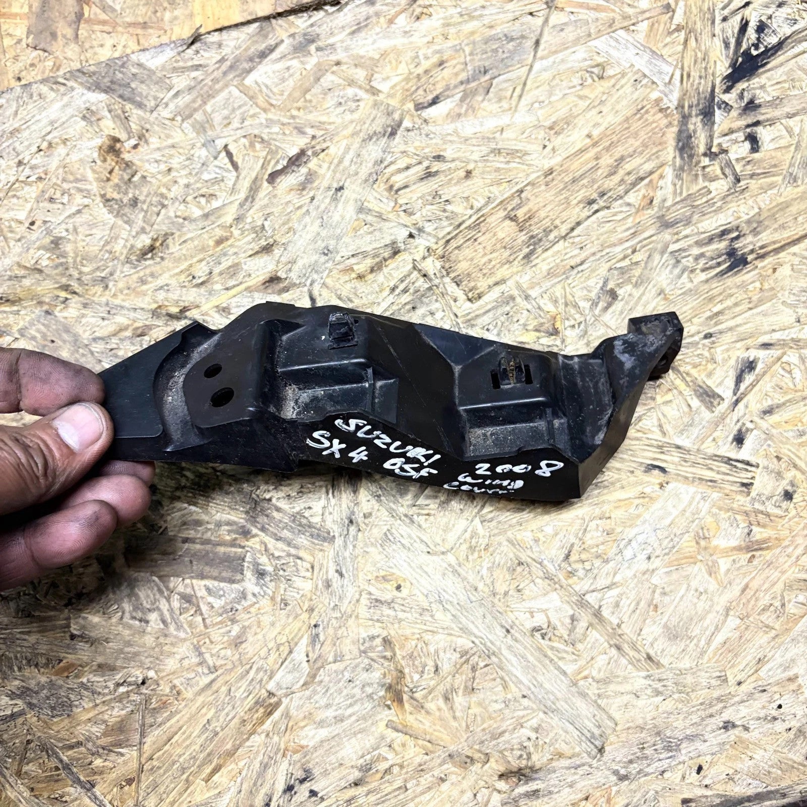 Suzuki SX4 2008-2014 5dr OSF/RH Front Bumper Wing Bracket Holder 71731-55LA0