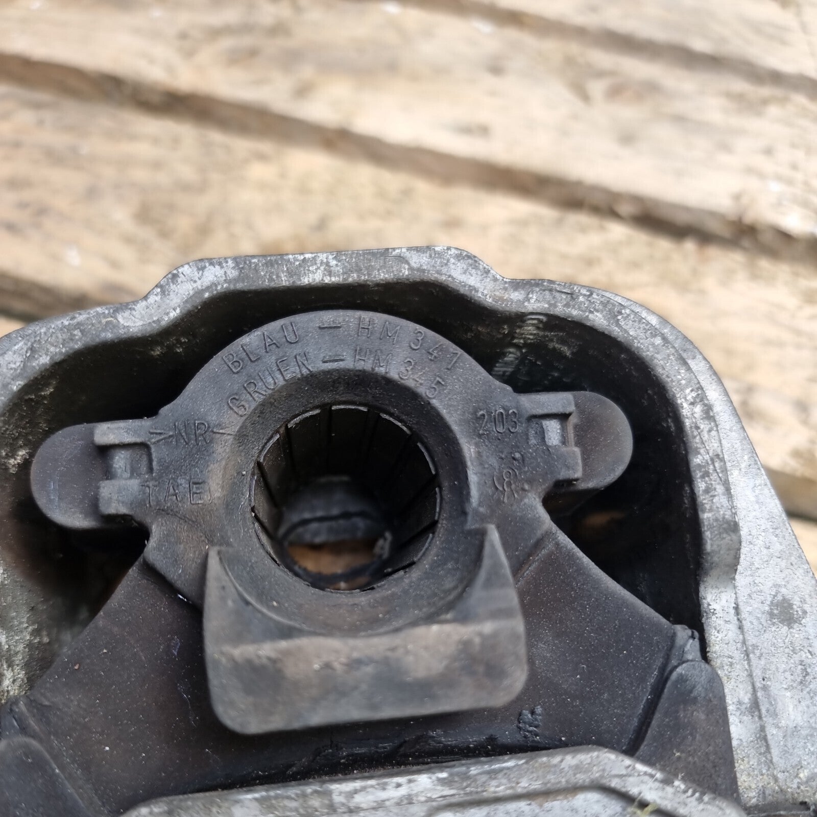 Skoda Octavia 2004-2011-Driver Right Side Engine Mount-1K0199262 (A89)