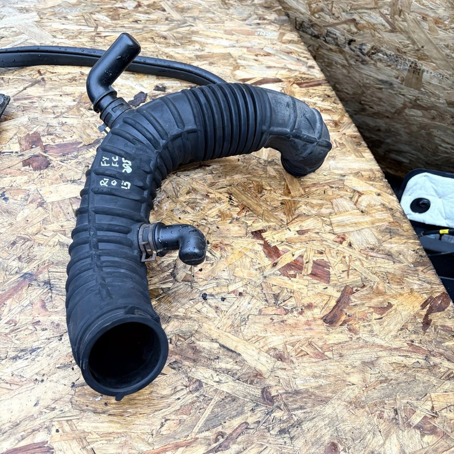 Kia Rio Mk3 UB 1.1 CRDi Diesel Air Filter Intake Hose Pipe 28140-1W100 2011-2014