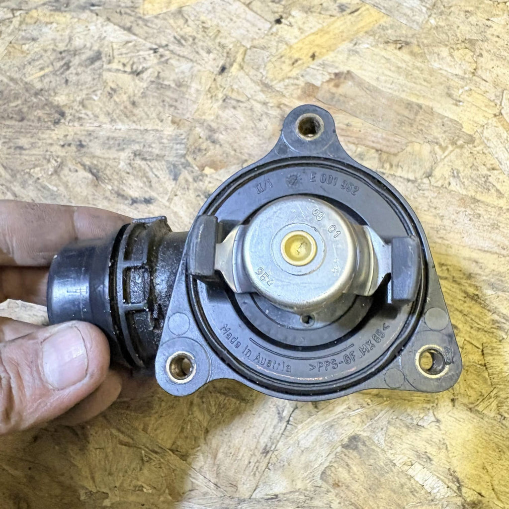BMW E46 E81 E87 LCI E90 LCI N46 Thermostat And Housing 7500597 E001952