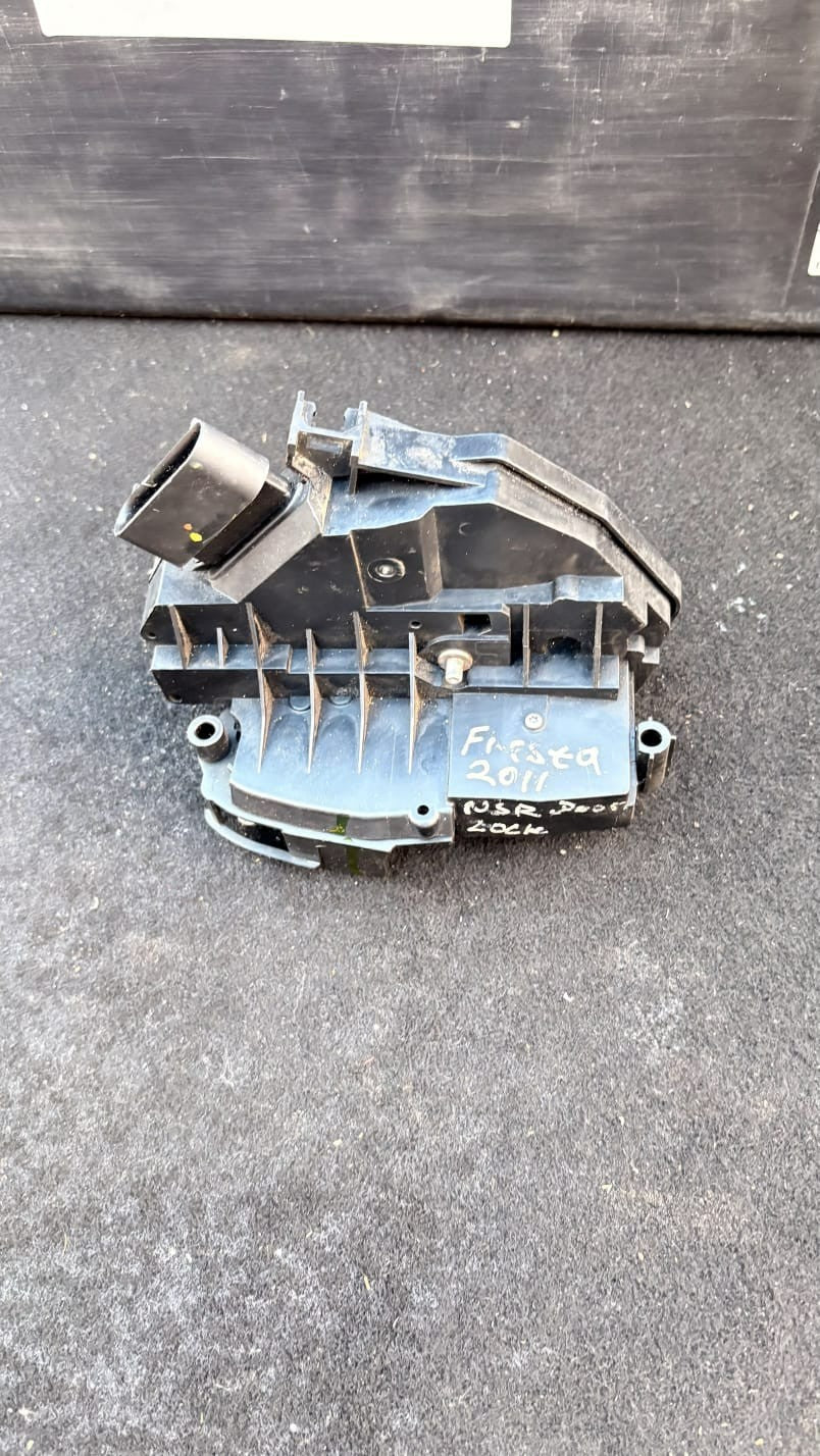 FORD FOCUS MK3 DOOR LOCK REAR PASSENGER NS LEFT BM5A-A26413-BC 2011