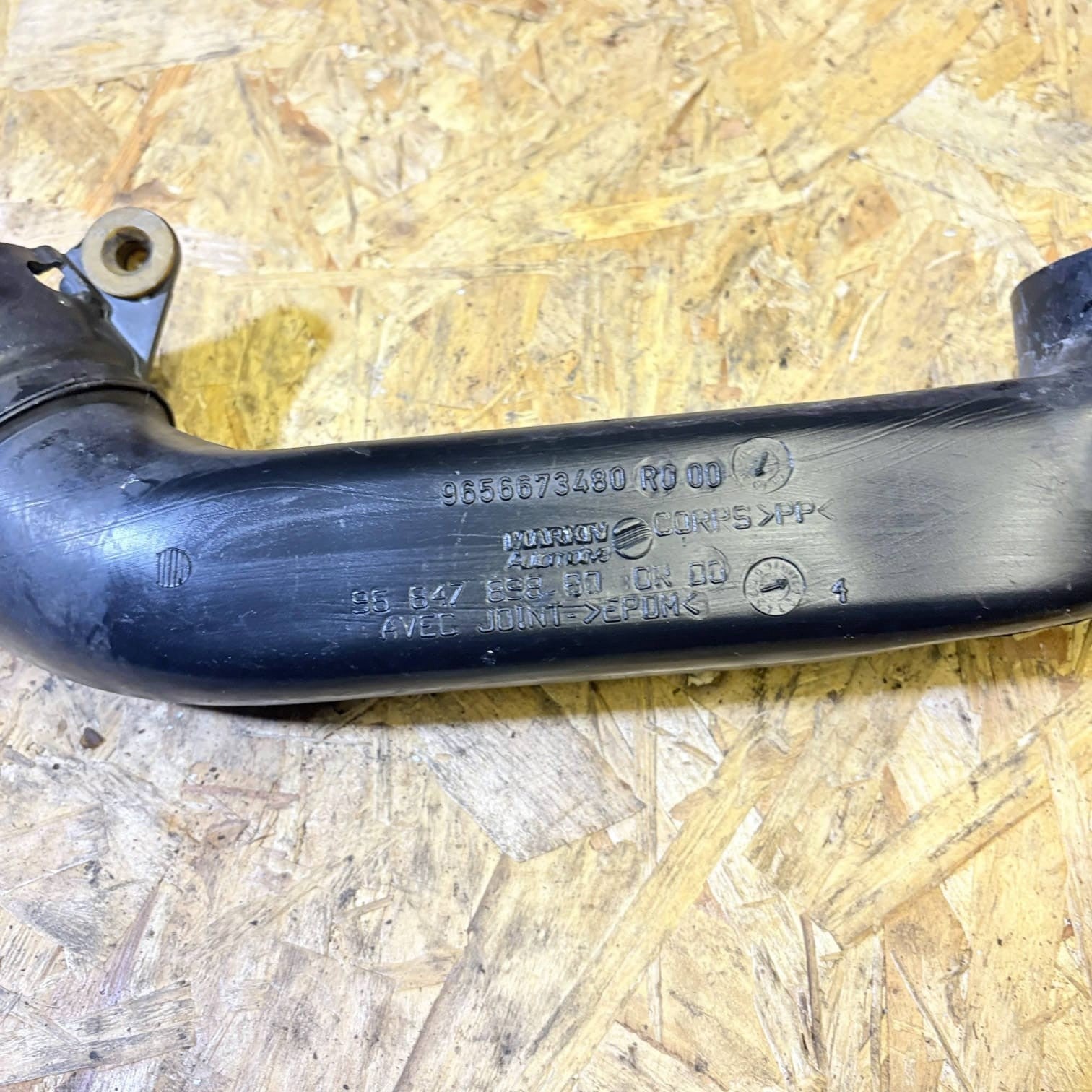 PEUGEOT 3008 MK1 AIR INTAKE PIPE 9656673480 1.6 HDI 9HZ