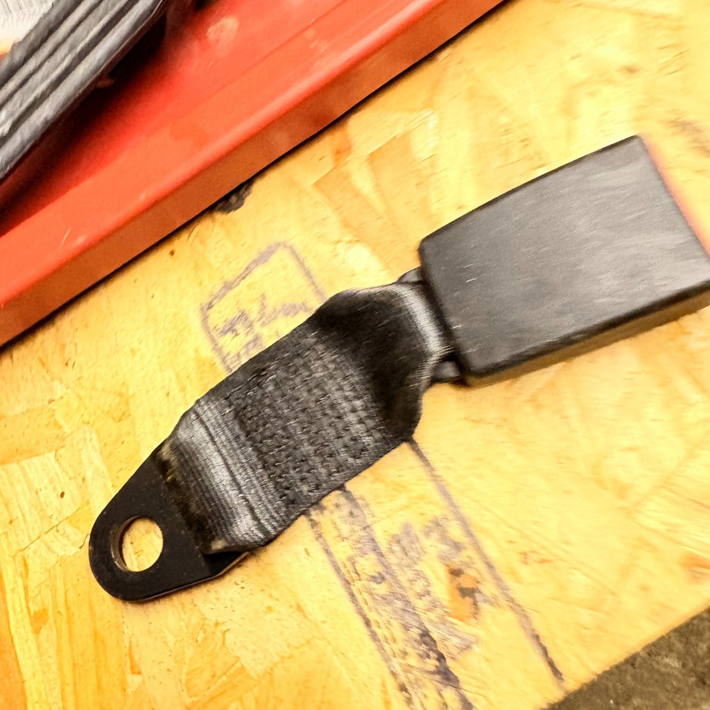 Ford Ka MK2 Drivers Rear Seatbelt Buckle Catch 33033400 2008-2016