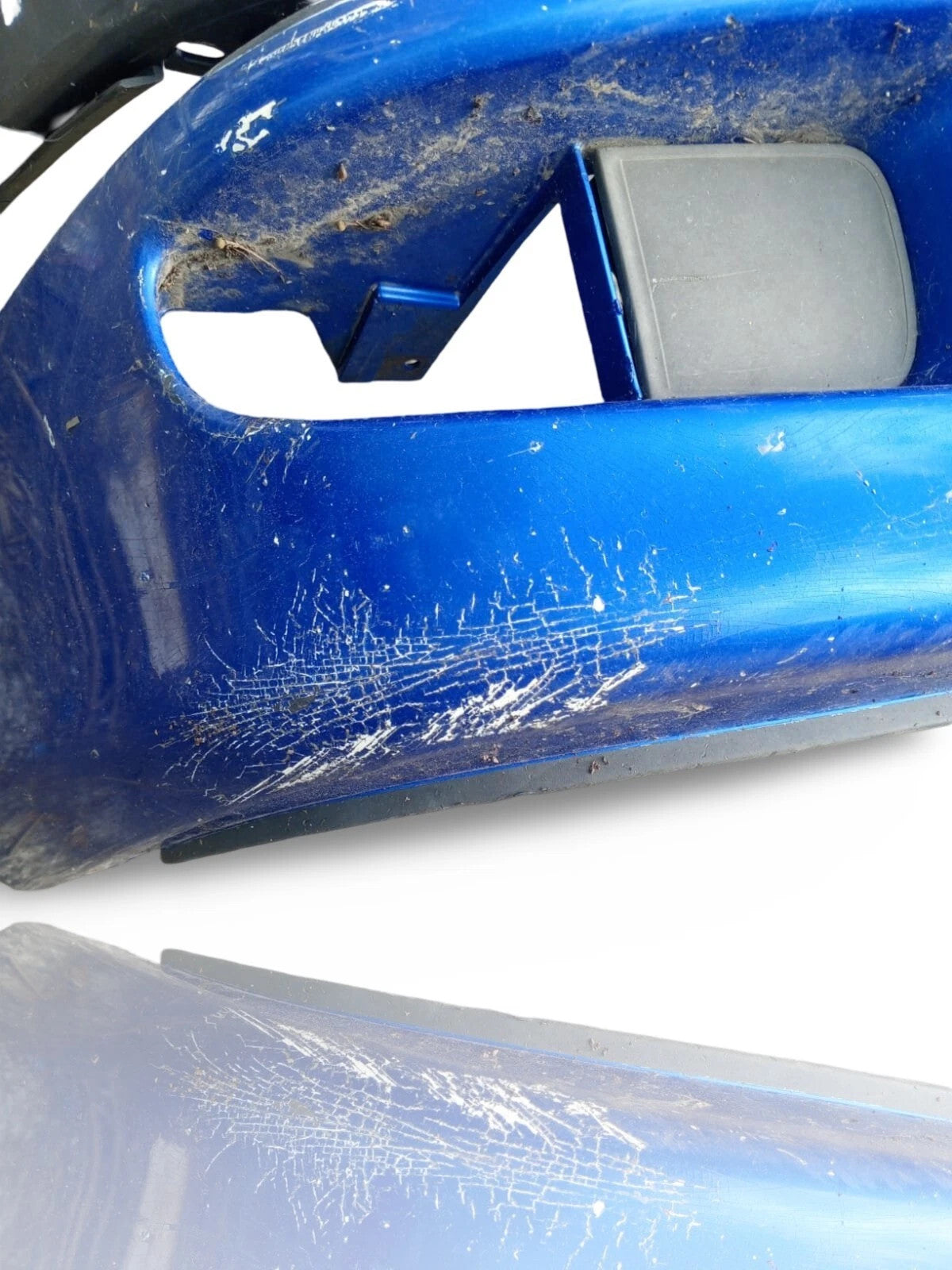 TOYOTA AVENSIS MK1 BLUE FRONT BUMPER