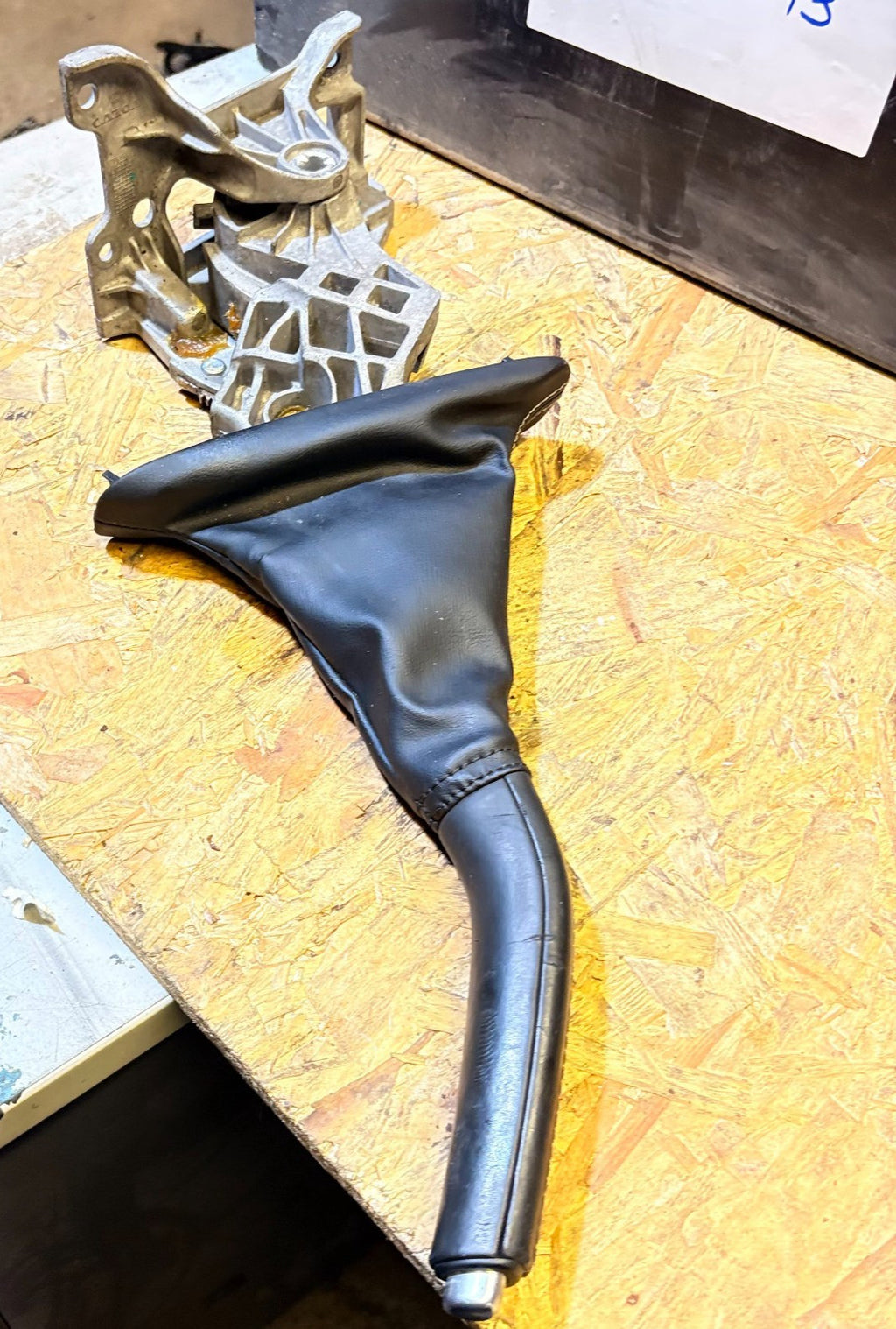 Volvo V40 2012-2019 Leather Handbrake Parking Brake Lever 31381647 EN-MC21120