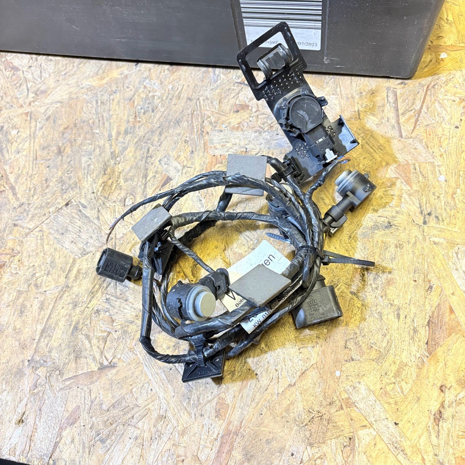 2017-23 VW POLO REAR BUMPER PDC SENSOR WITH WIRING LOOM HARNESS 8K0973702D