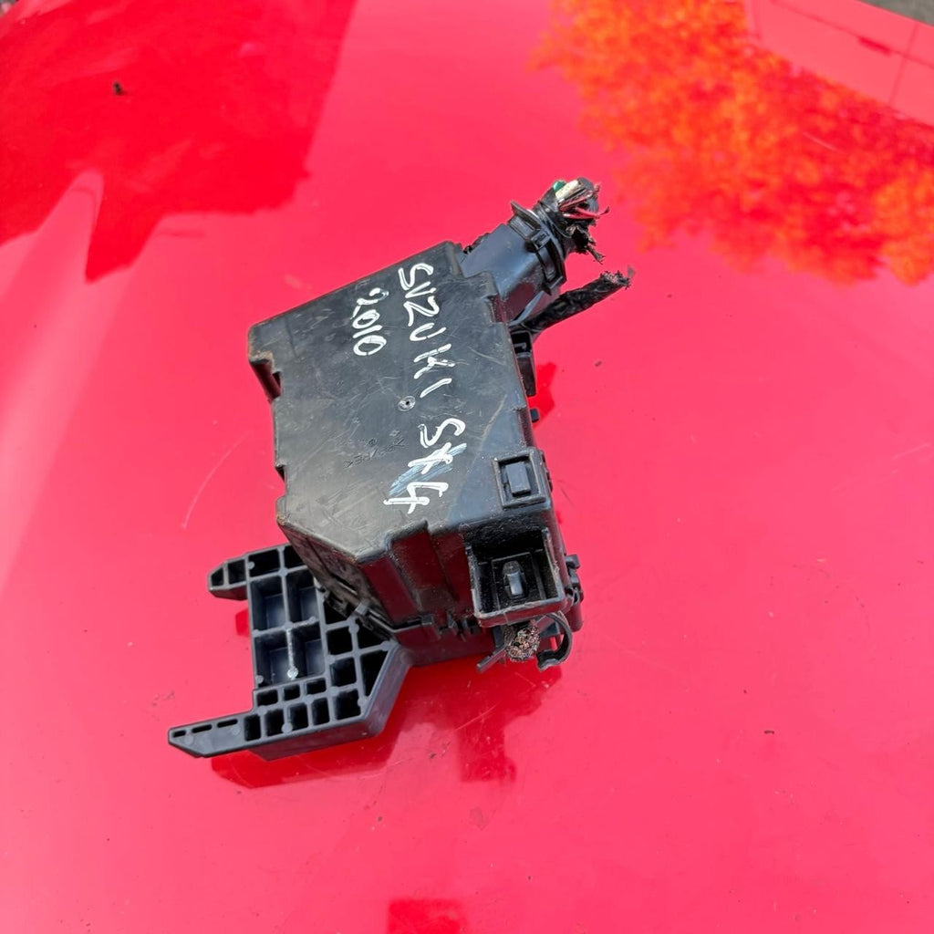 Suzuki SX4 Mk1 2010 Engine Bay Fuse Box Relay Junction Box Under Bonnet