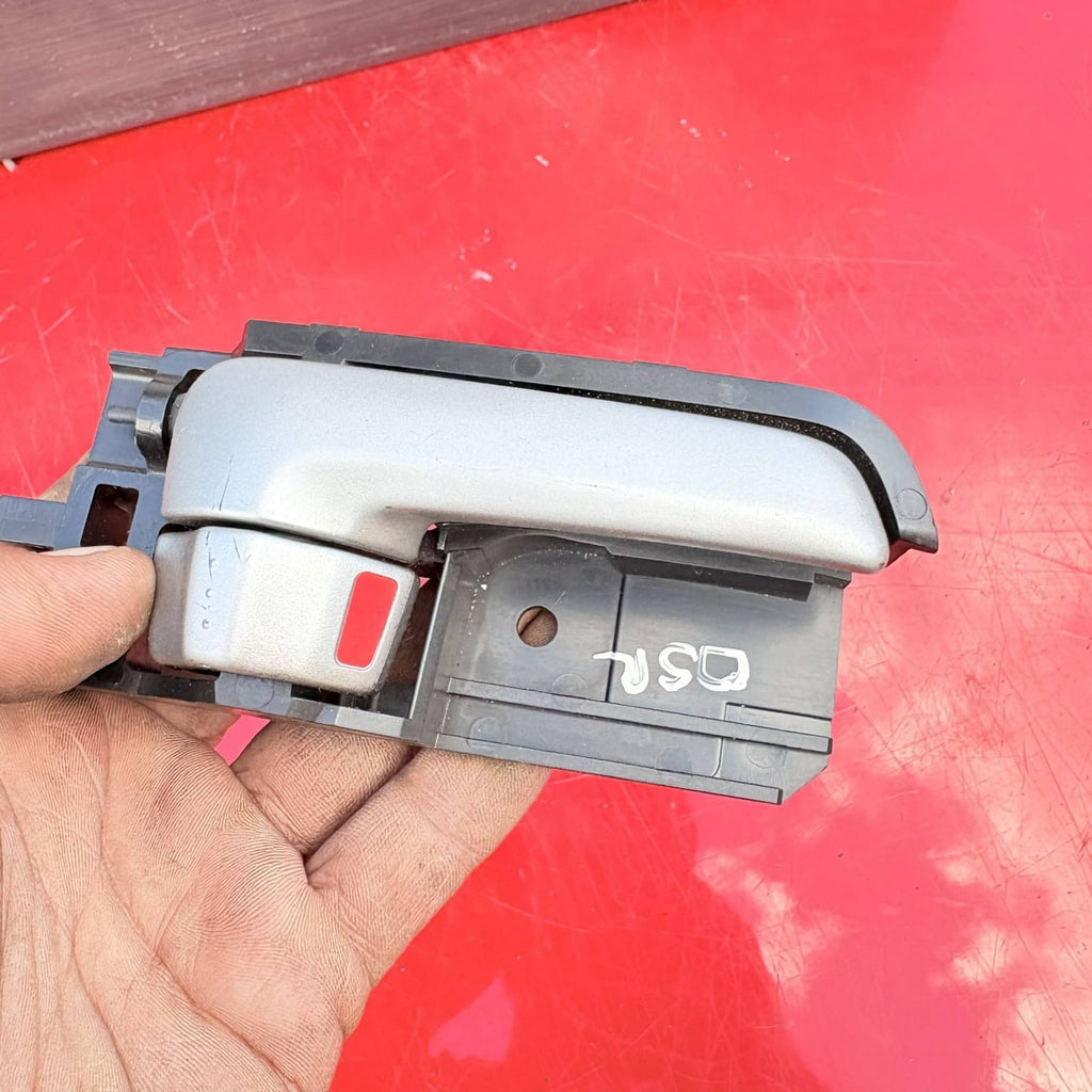 2010 HYUNDAI 5DR DRIVER SIDE REAR INNER DOOR HANDLE OSR
