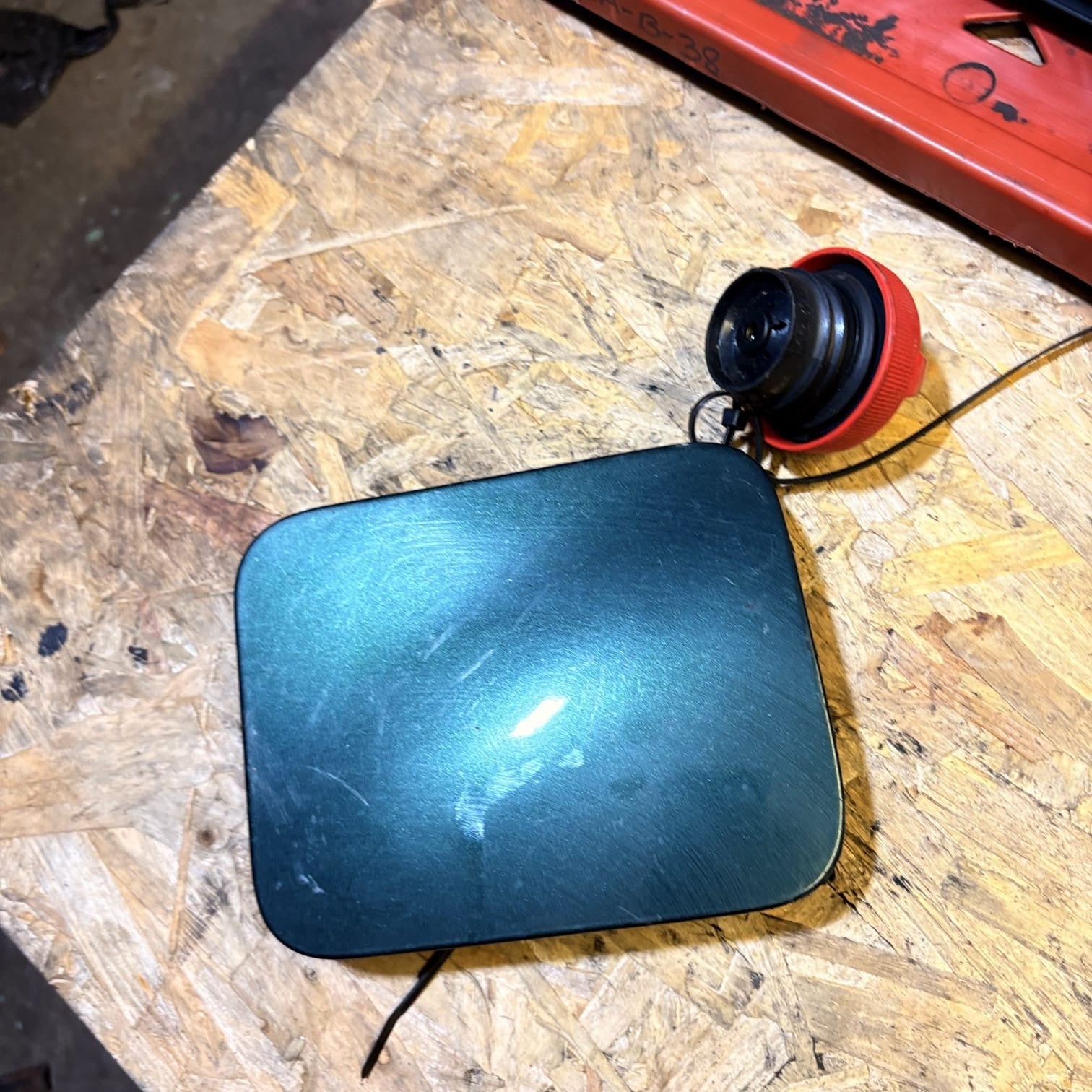 Nissan Almera Tino V10 2.2 dCi 2000-2006 Fuel Filler Flap Diesel Cap UK829781-54