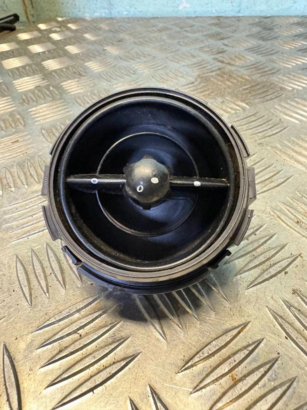 MINI ONE R52 MK1 2012 DRIVER PASSENGER DASH AIR VENT HEATER BLOWER 576334