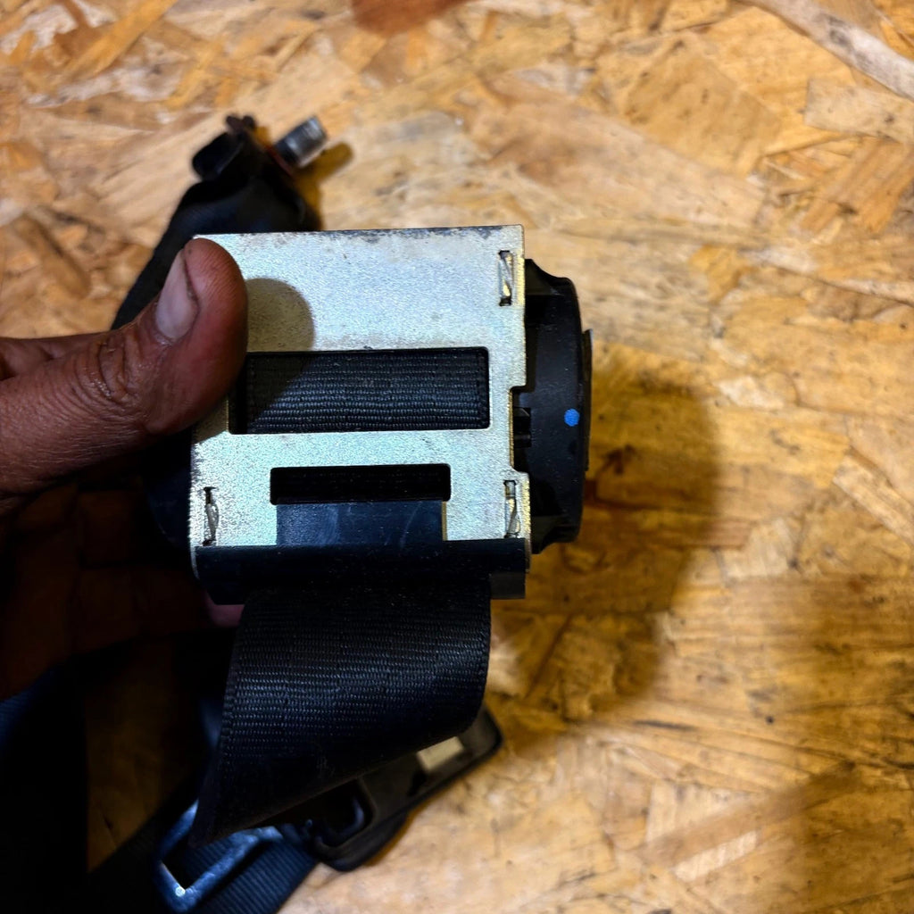 MG 6 LEFT PASSENGER SIDE REAR SEAT BELT