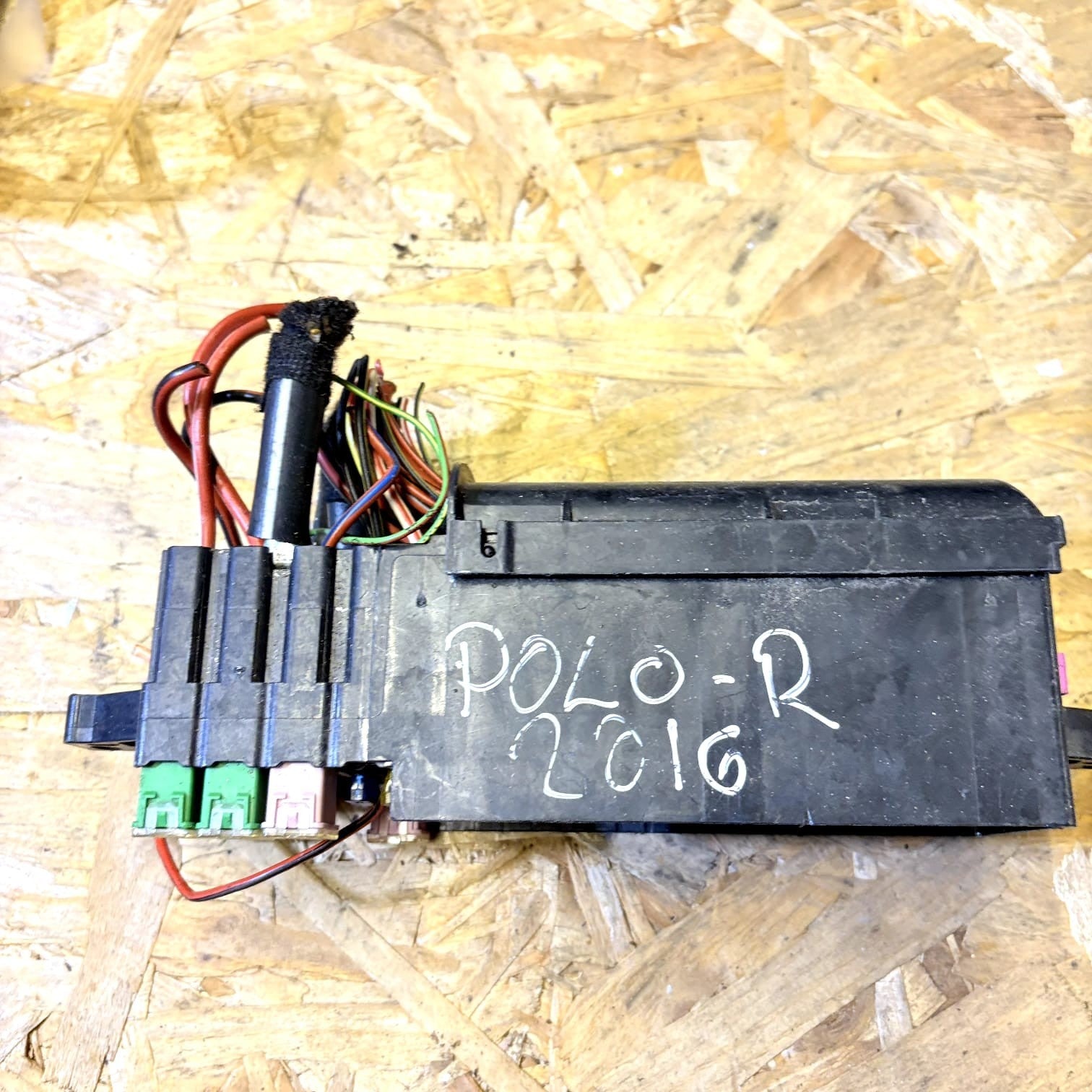 VW Polo 15-17 Skoda Fabia 14-21 Rapid 12-19 Fuse Box Holder 6C0937615A