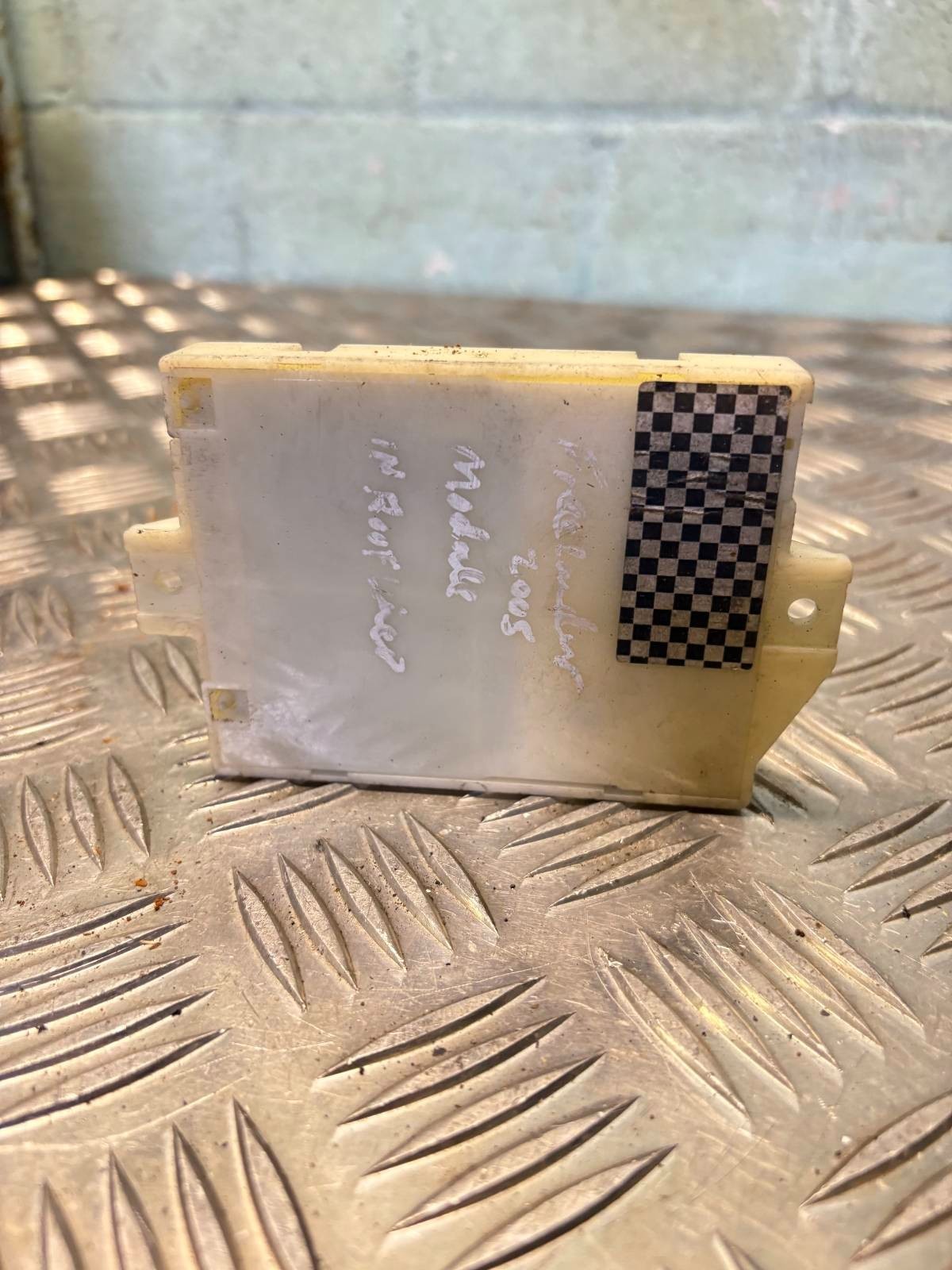LAND ROVER FREELANDER 1 L314 1996-2006 VOLUMETRIC ALARM SENSOR YWC106313