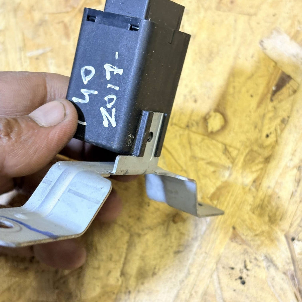 Hyundai i40 VF Stop Signal Brake Light Relay Module 95240-3Z200 2011-2015