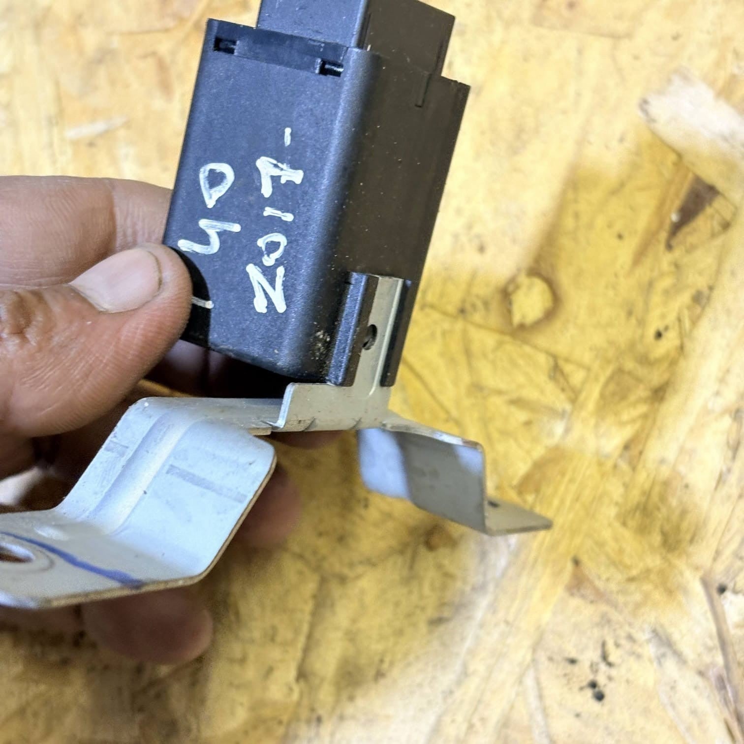Hyundai i40 VF Stop Signal Brake Light Relay Module 95240-3Z200 2011-2015