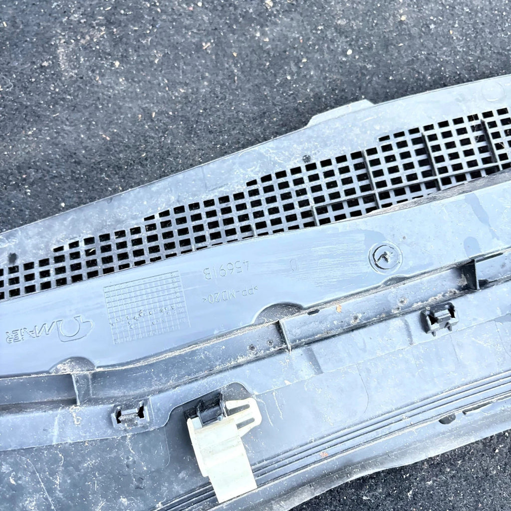RENAULT MEGANE III Front Wiper Cowl Trim 9810MB010 2011