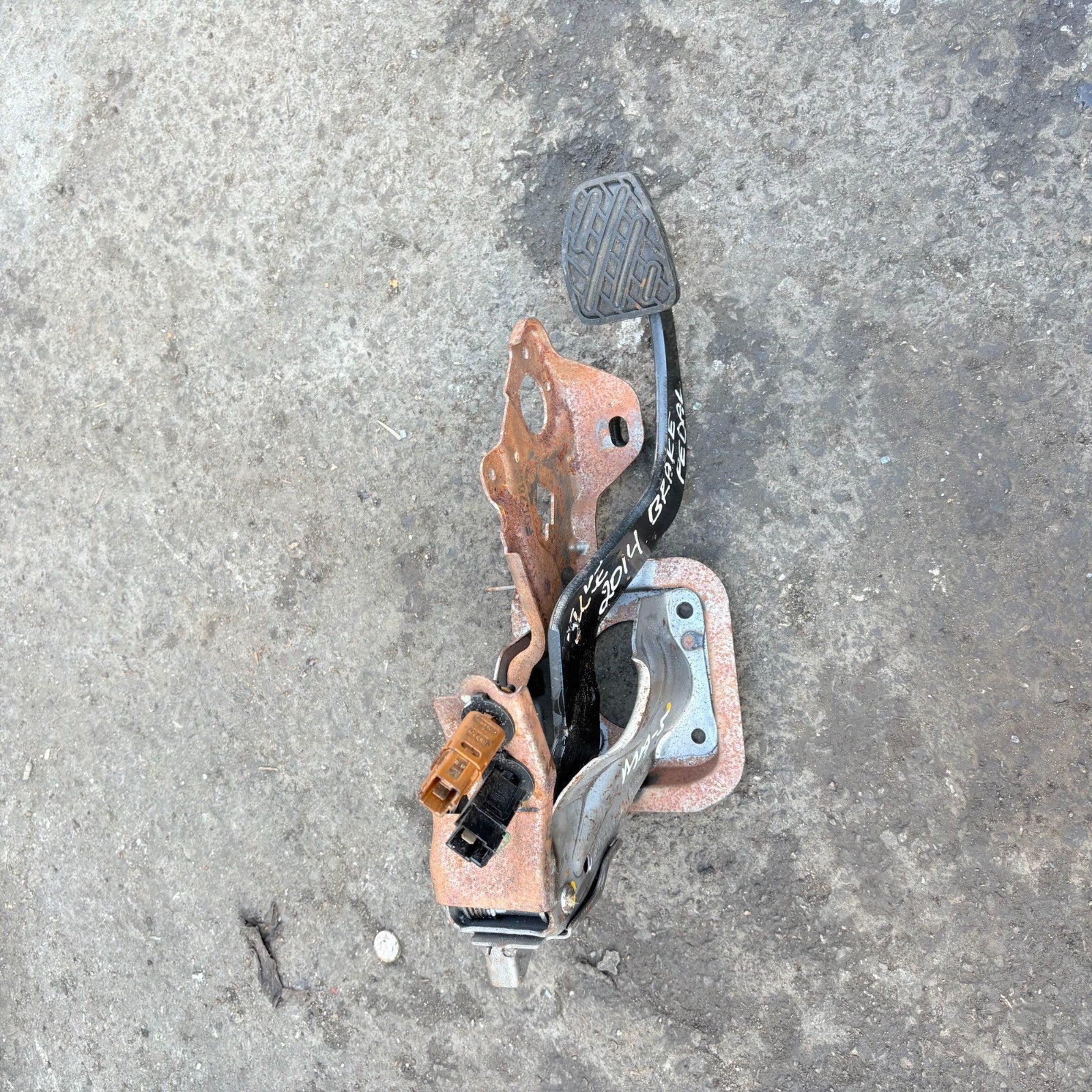 Nissan Juke MK1 F15 6 SPEED MANUAL 2014 Brake Pedal With Sensor