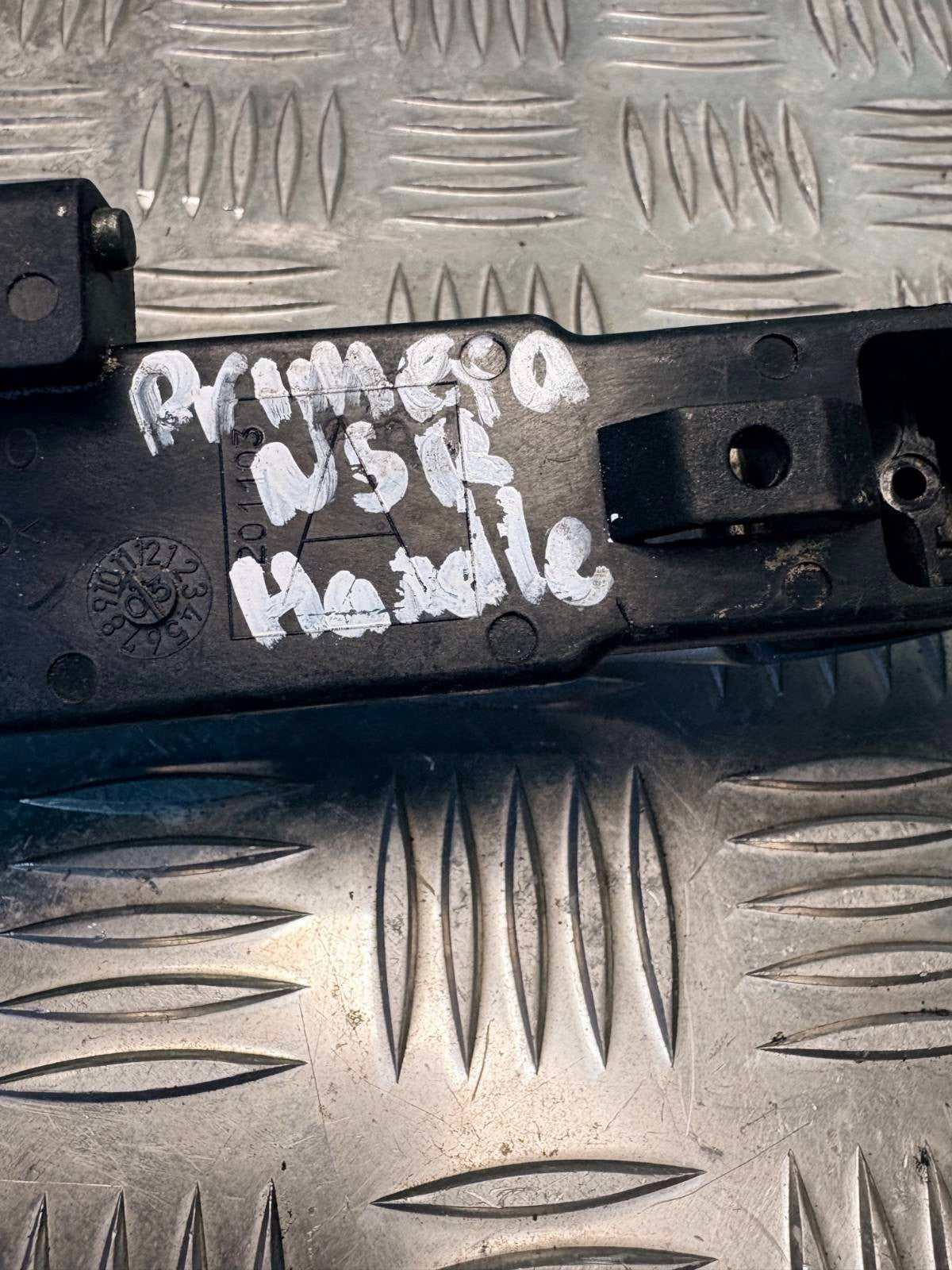 Nissan Primera 2002-2007 NSR Left Passenger Side Outer DOOR Handle 80611-AV600