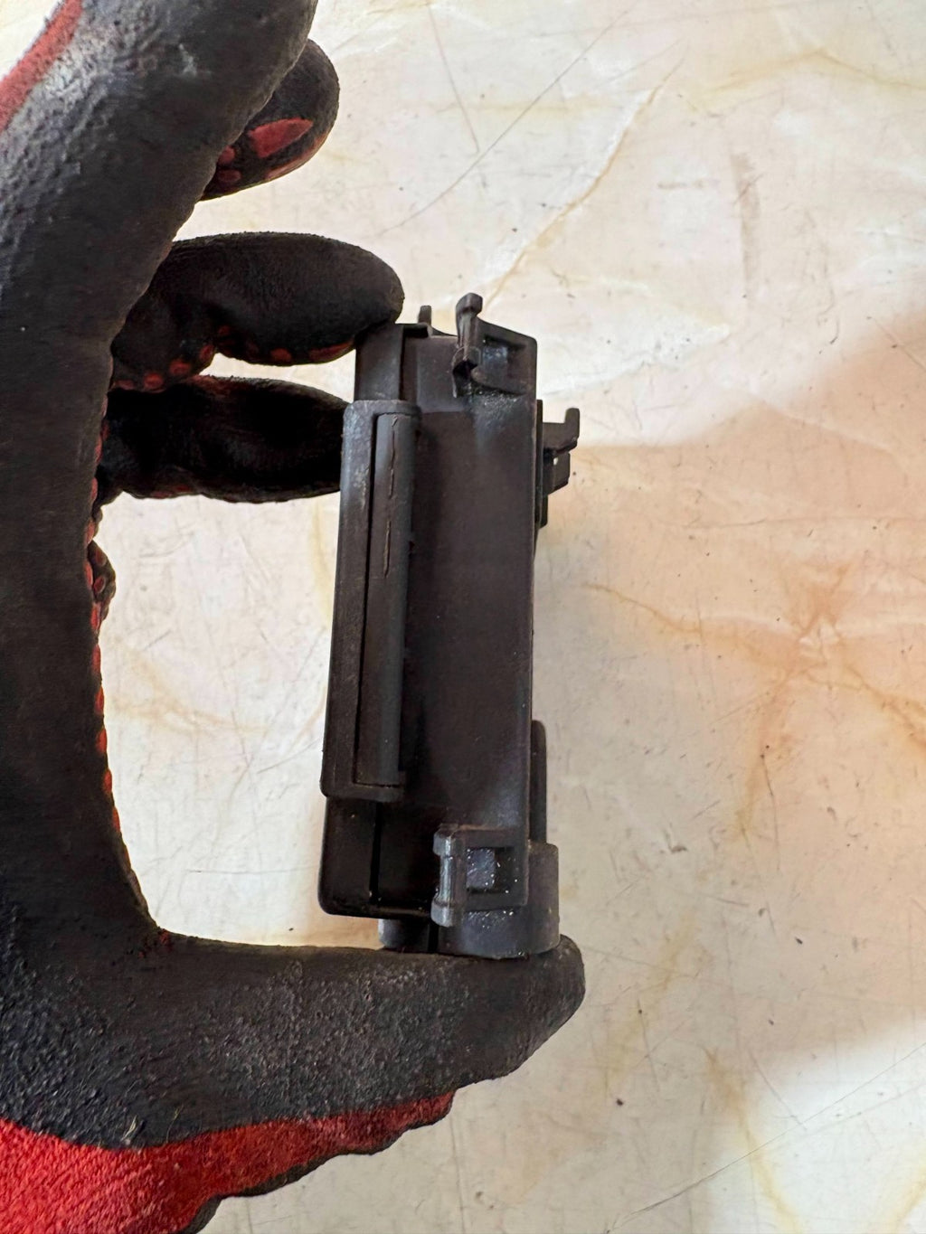 AUDI A4 B8 A5 8T 2009-UNDER BONNET BATTERY POSITIVE POWER JUNCTION