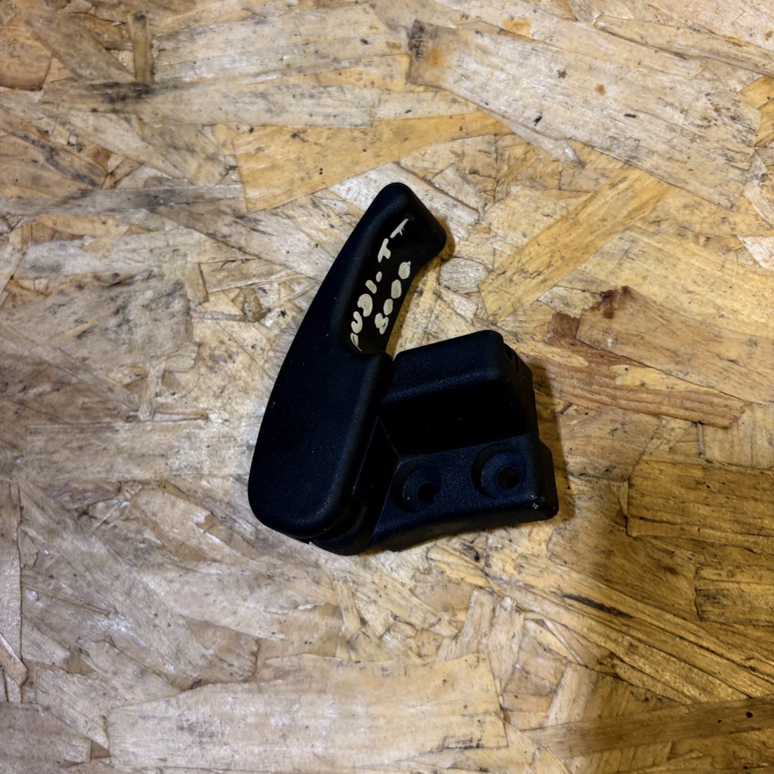 AUDI A3 8P FRONT BONNET LOCK CATCH RELEASE HANDLE 1H2823533 1H2 823 533