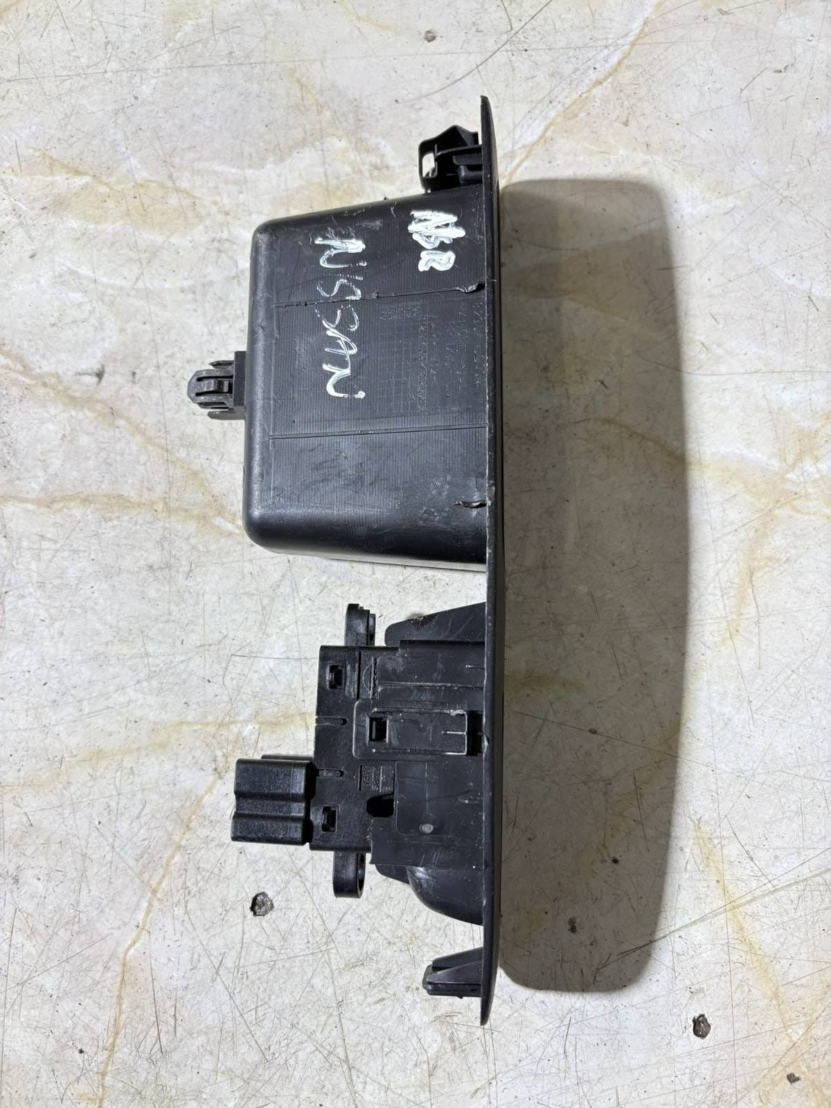 NISSAN QASHQAI J10 10-13 REAR PASSENGER LEFT DOOR WINDOW SWITCH TRIM 82951JD000