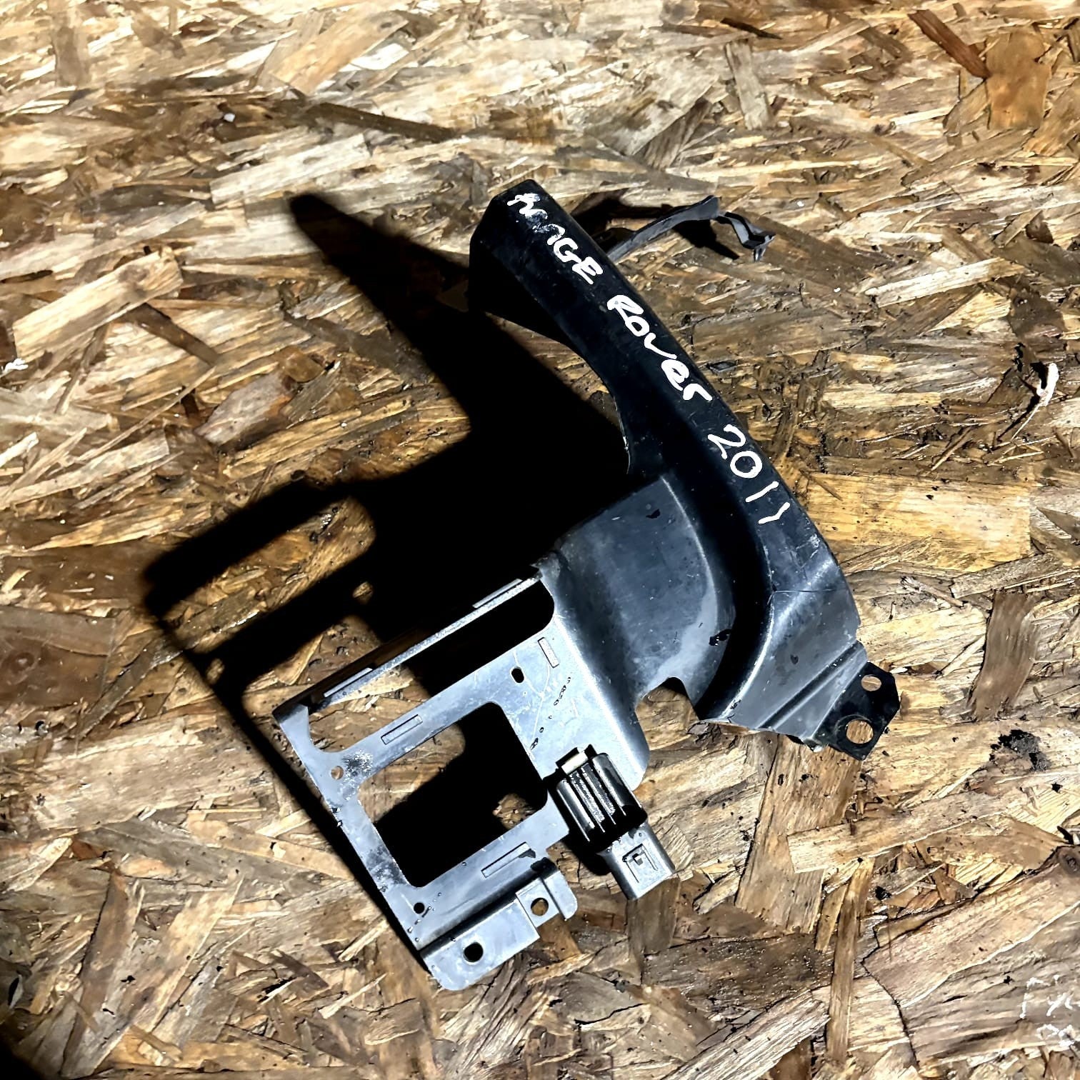 LAND ROVER EVOQUE L538 BUMPER BRACKET DRIVER REAR SIDE BJ32-17E800-A 2011