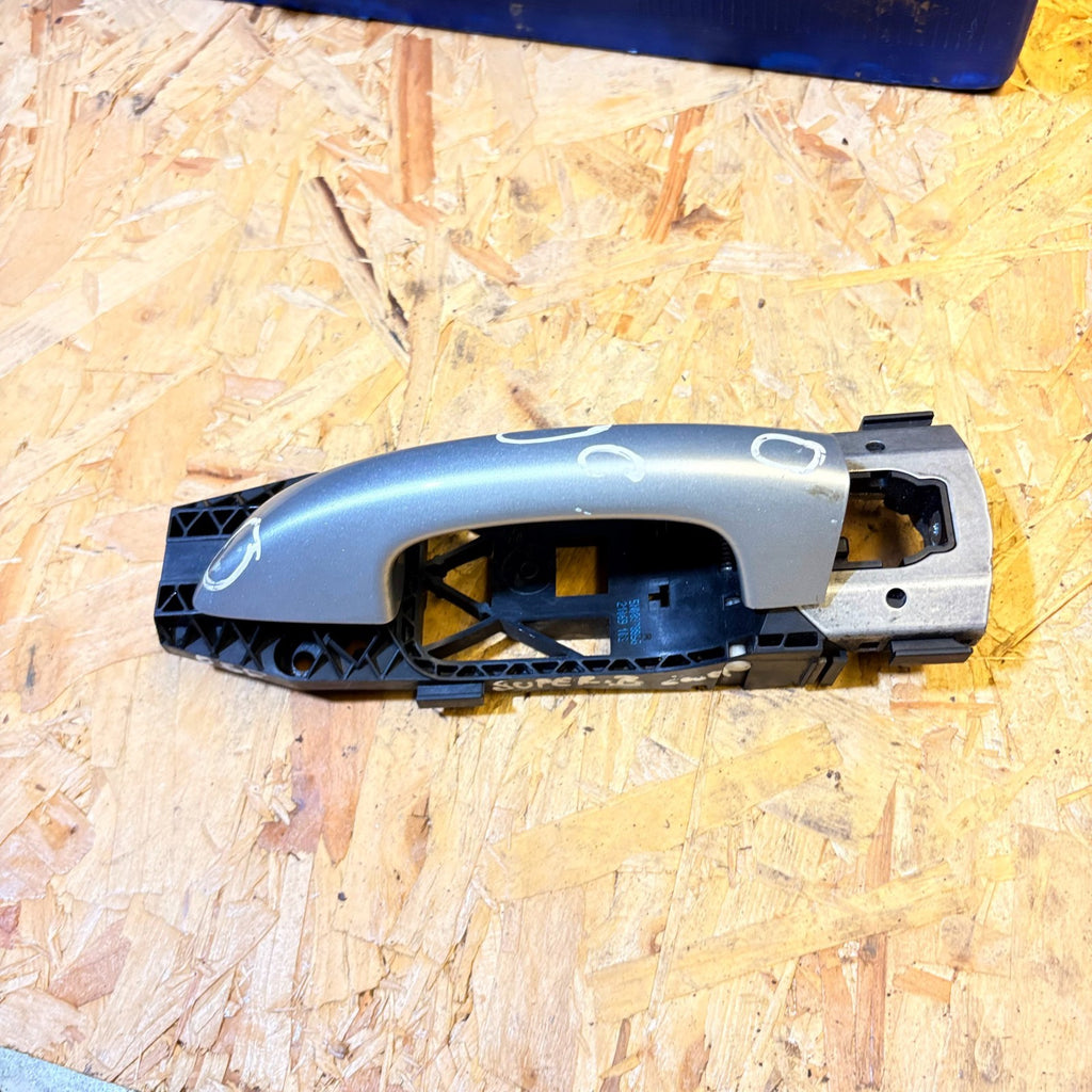 SKODA SUPERB 2007 EXTERIOR DOOR HANDLE FRONT RIGHT DRIVER SIDE