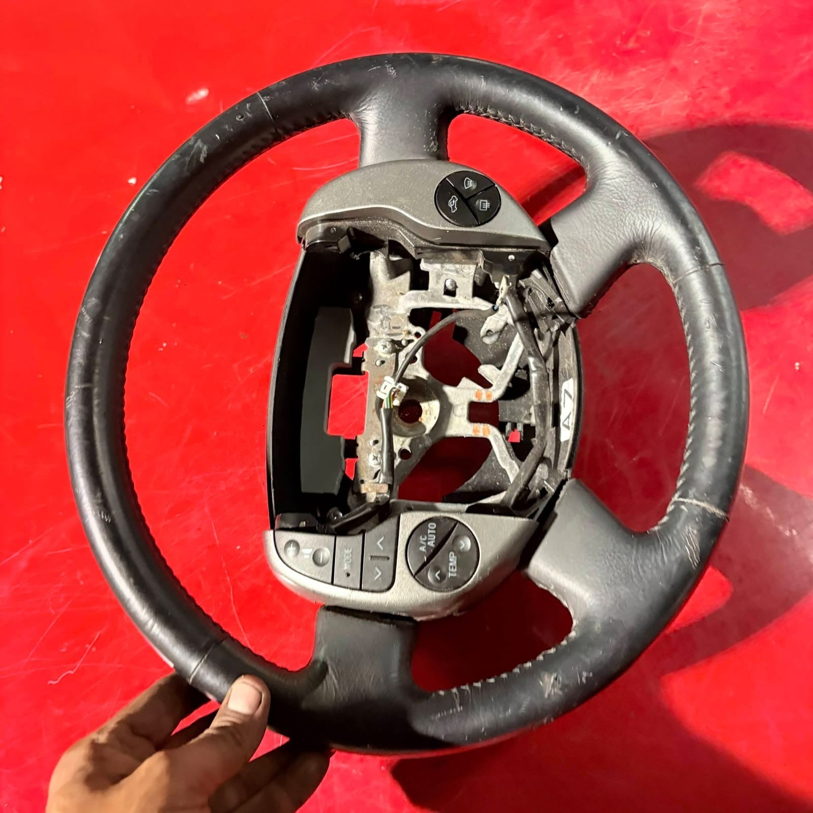 Toyota PRIUS 1.5 MULTIFUNCTION STEERING WHEEL LEATHER