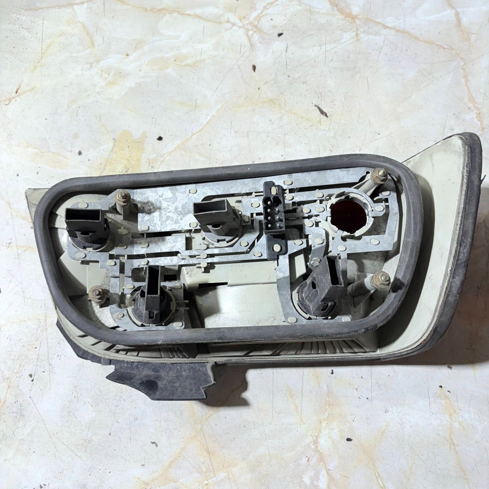 BMW E36 3 Series 320 Rear Right Tail Light Lamp 29548012