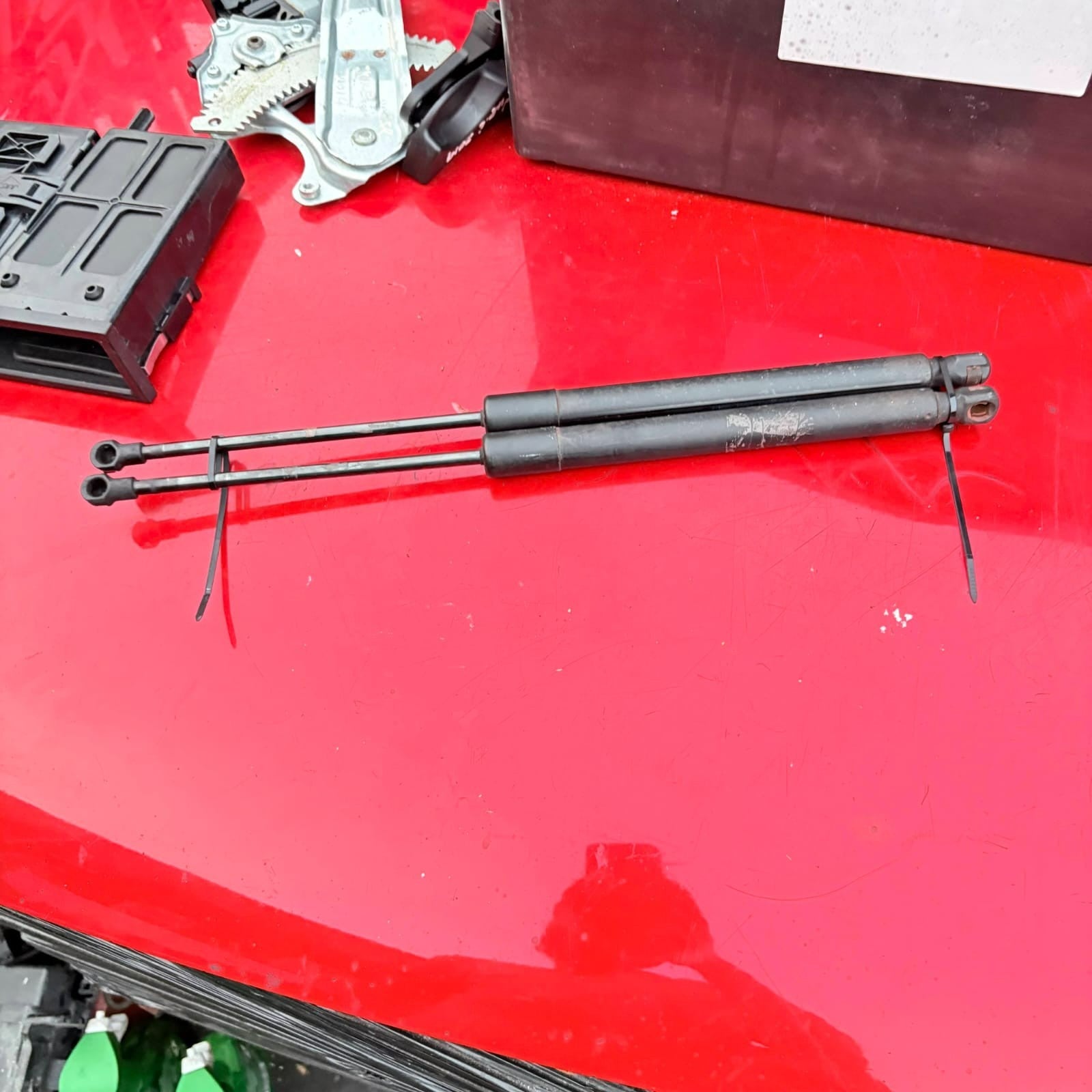 AUDI A7 BONNET GAS STRUT LEFT & RIGHT 4G8823359A 2004