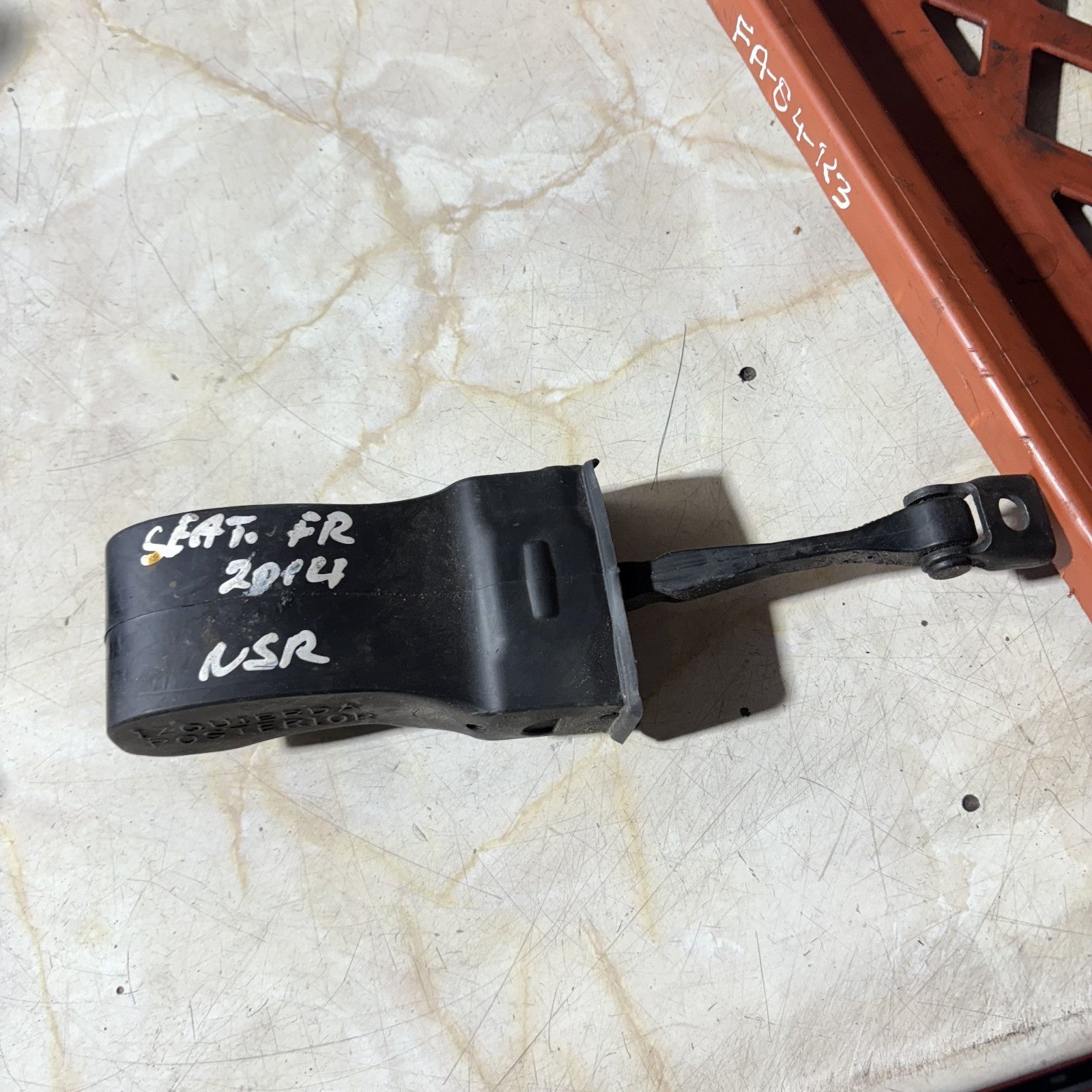 2008-2014 SEAT LEON FR REAR DOOR CHECK STRAP