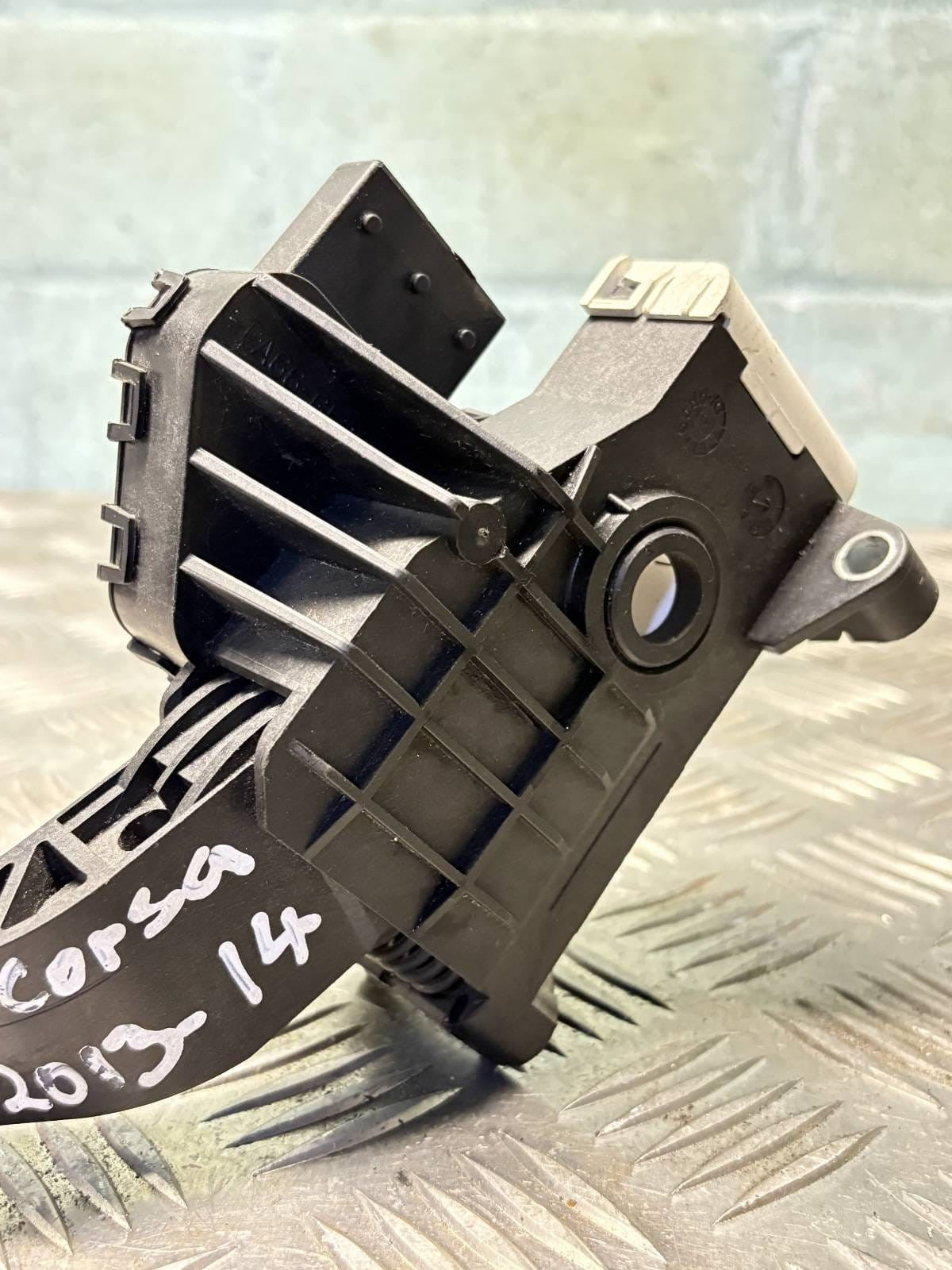 VAUXHALL CORSA 2013-2014 ACCELERATOR PEDAL