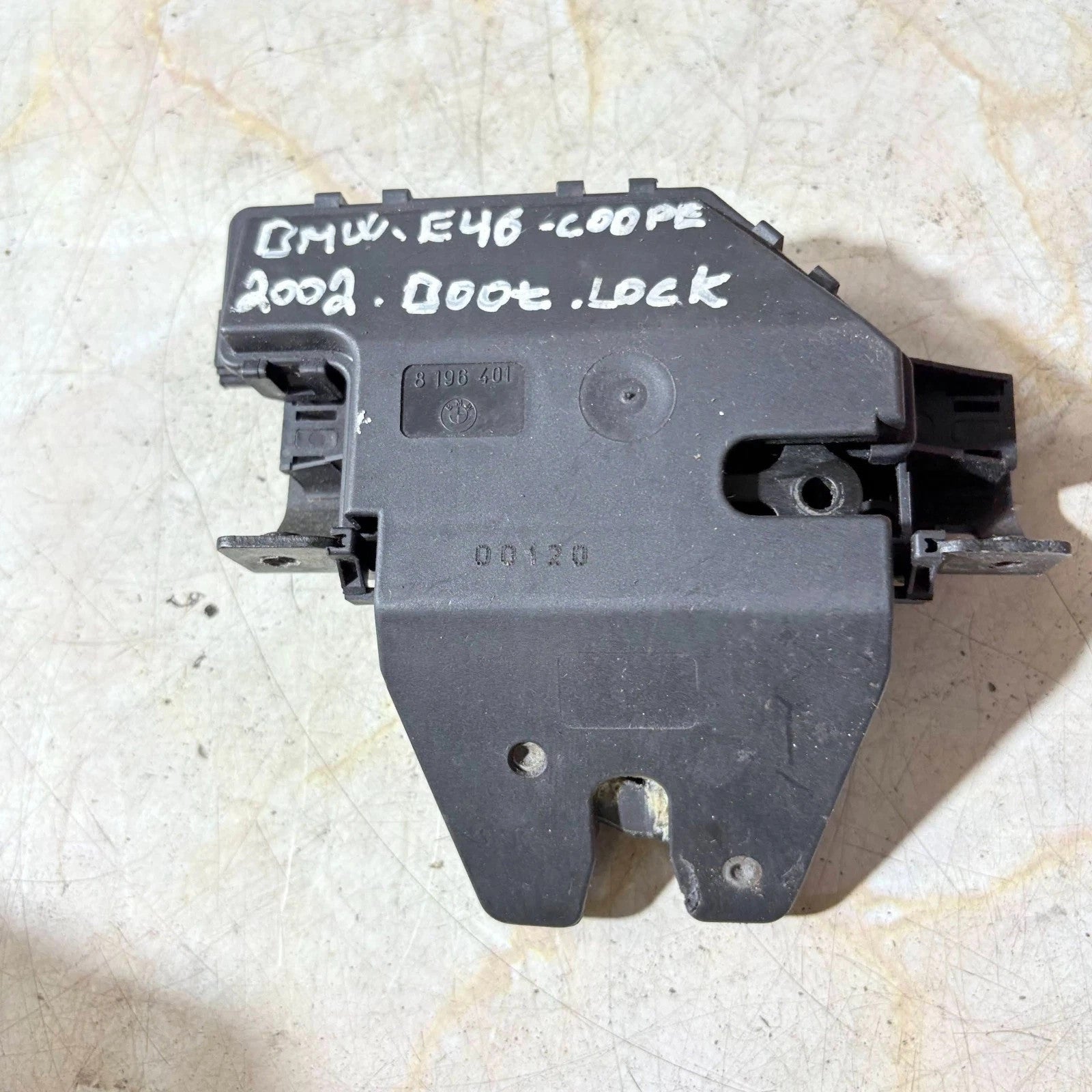 2002 BMW E46 COUPE LOCK TAILGATE 8 196 401